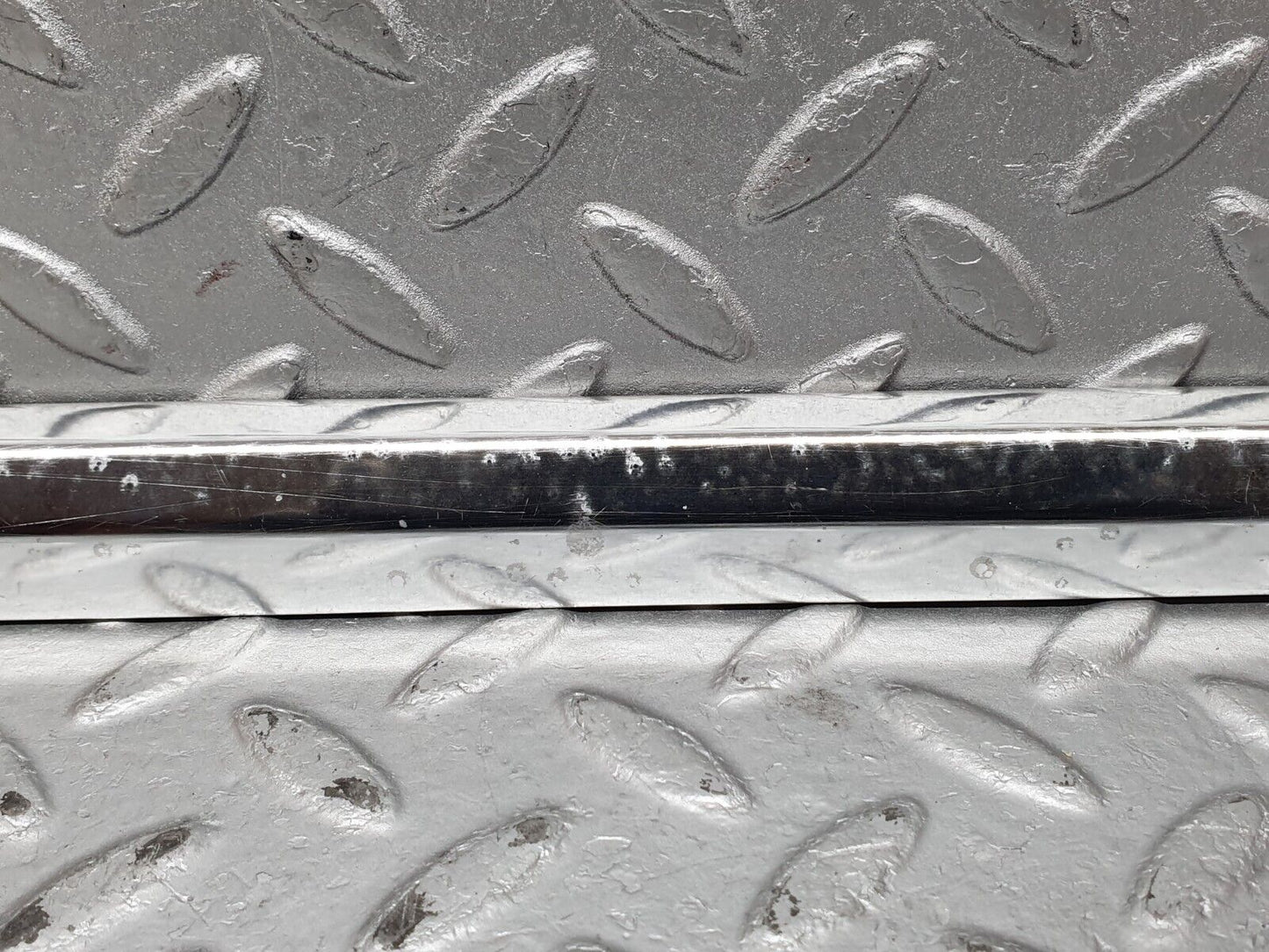 41190 Mercedes-Benz W126 300SE Front Left Door Chrome Moulding Trim