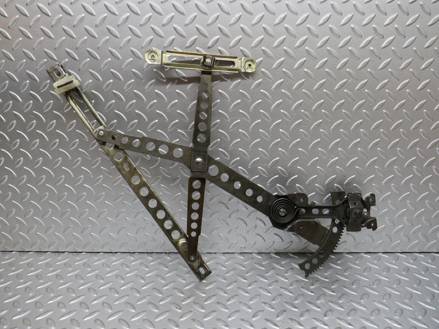 31139 Mercedes-Benz W123 200D Front Right Manual Window Regulator 1237200446
