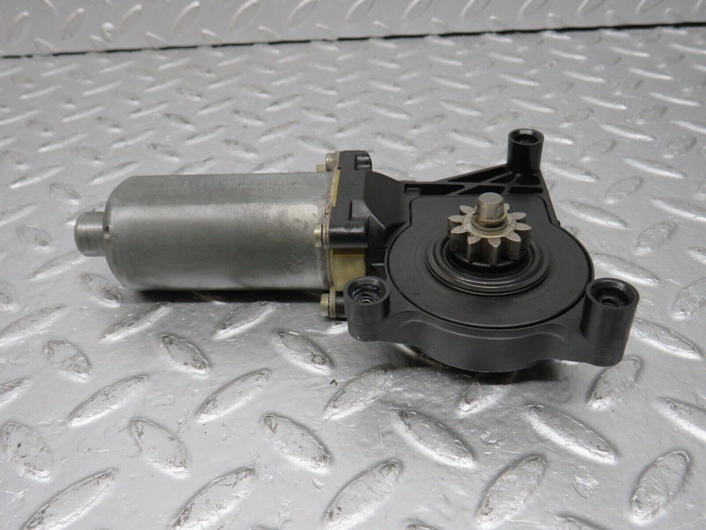 33413 Mercedes-Benz W202 C180 Window Regulator Motor Front Left 0130821638