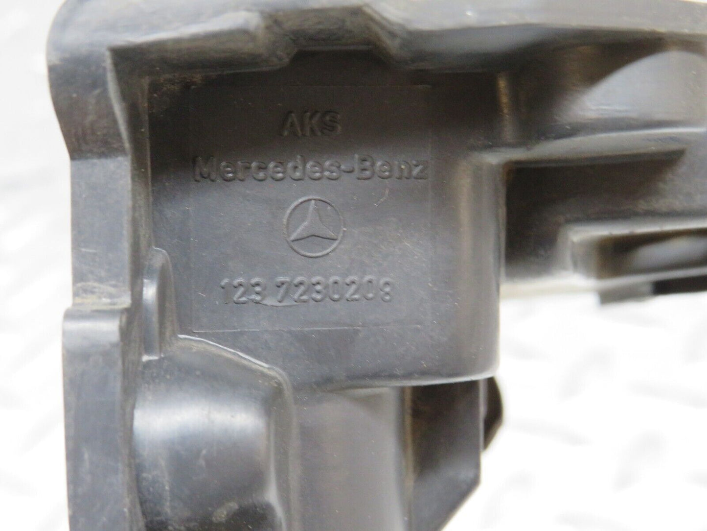 27926 Mercedes-Benz W123 280E Front Right Door Lock Mechanism Cover 123723020