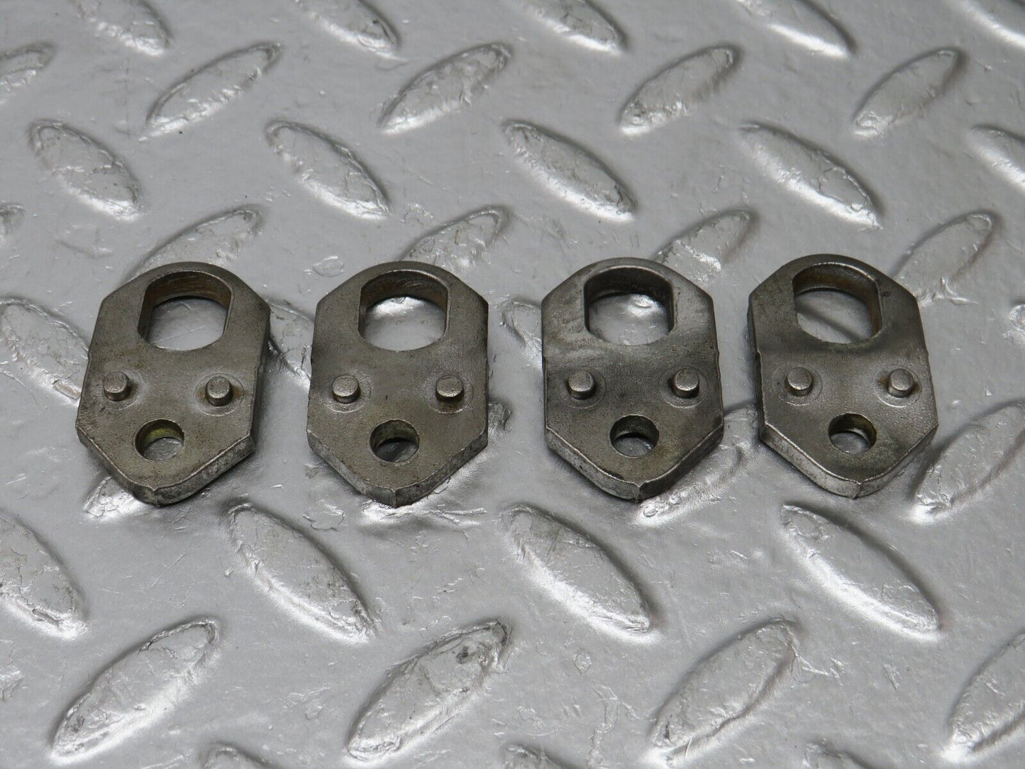 32737 Mercedes-Benz C107 R107 Fuel Injector Bracket Holder 4x