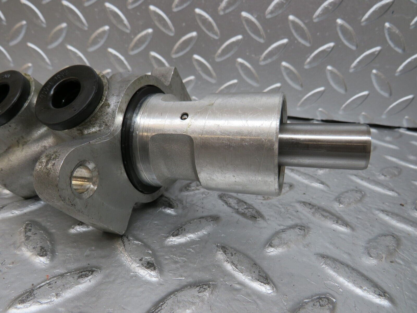 25121 Mercedes-Benz W201 190D  Brake Master Cylinder