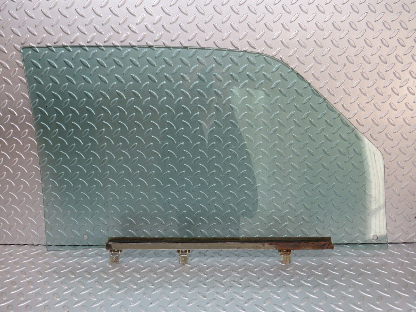 34411 Mercedes-Benz C126 380SEC Coupe Left Door Window Glass