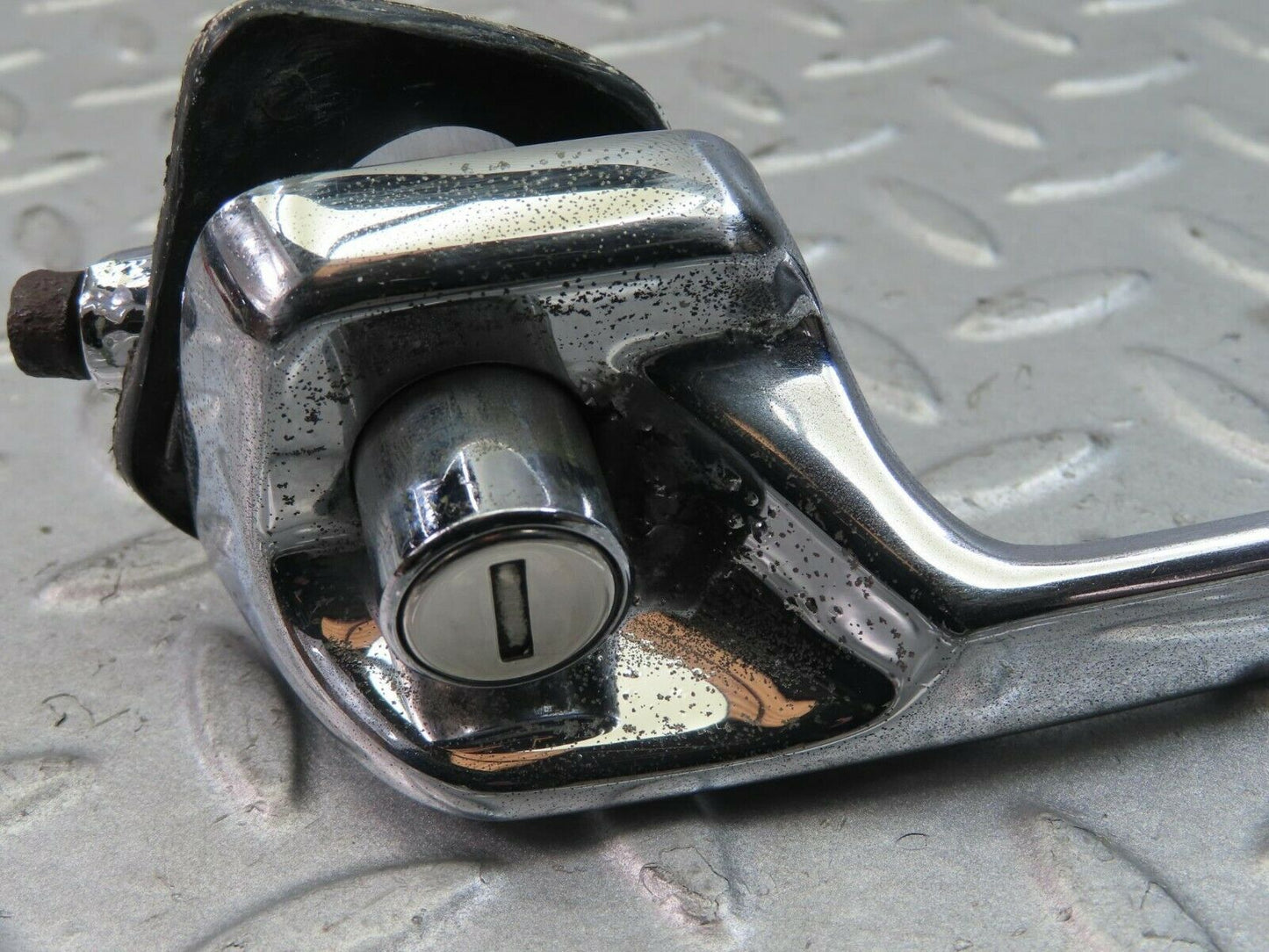 8789 Mercedes-Benz W108 Chrome Door Handle Front Left No Key 1087661301