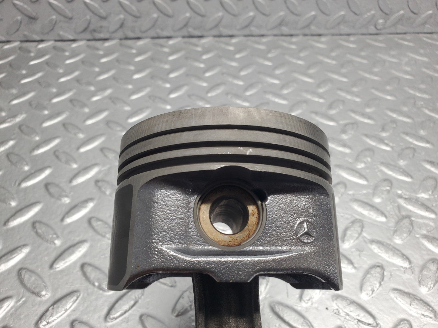 W124 Wagon piston with connecting rod used OEM