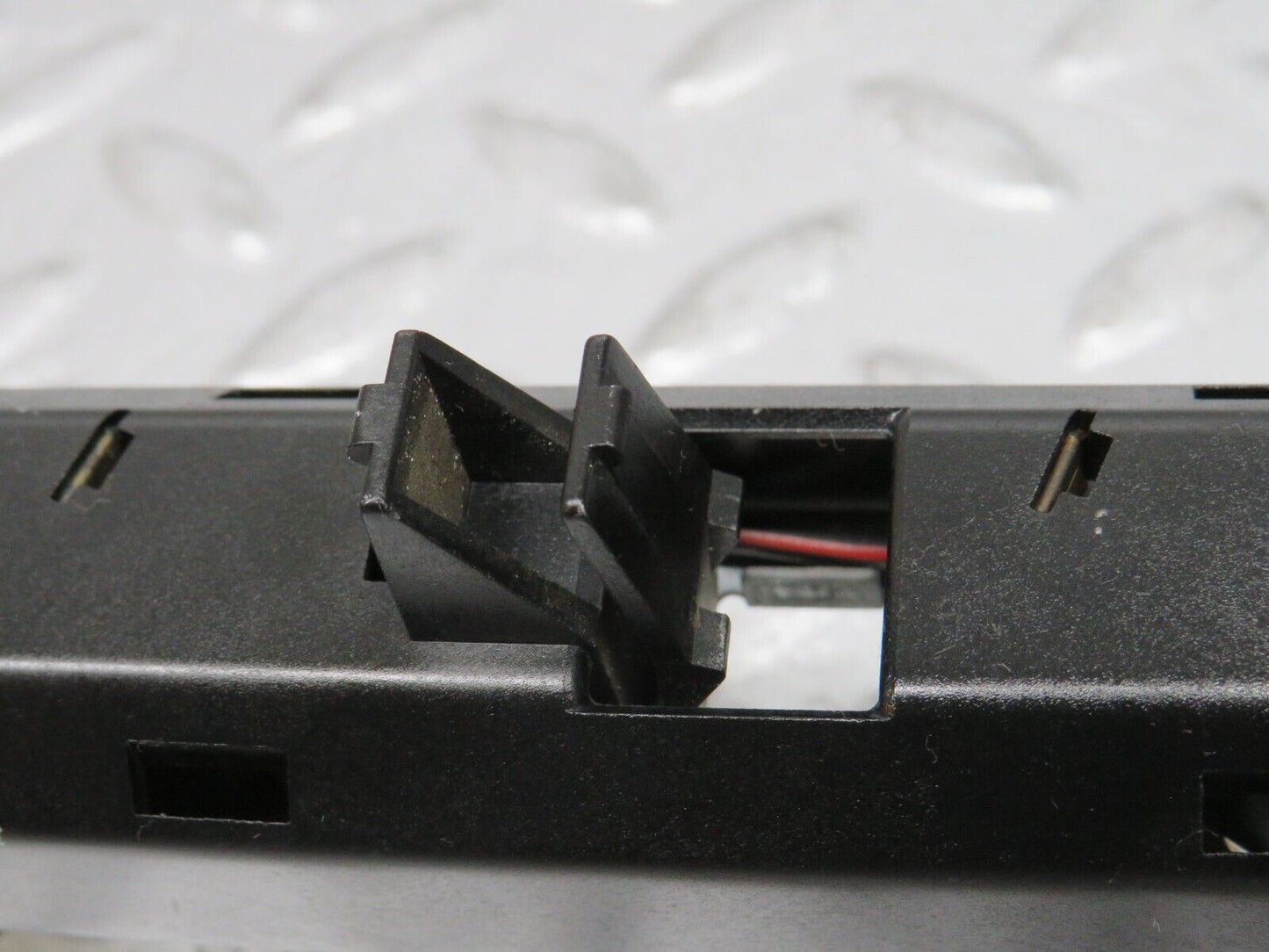 32565 Mercedes-Benz S124 300TE Wagon Tail Light Bulb Holder