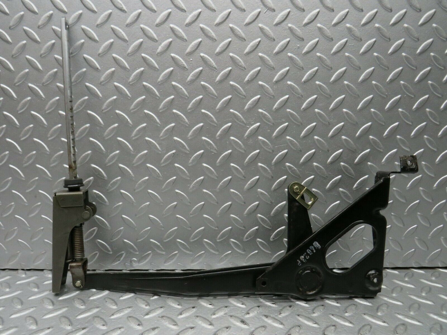 22072 Mercedes-Benz S123 280TE Wagon Handbrake Regulator