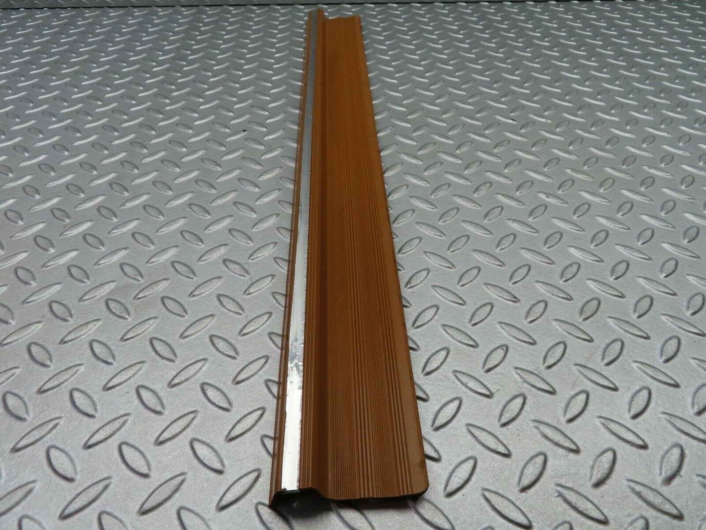 5665 Mercedes-Benz W123 200 Front Right Door Sill