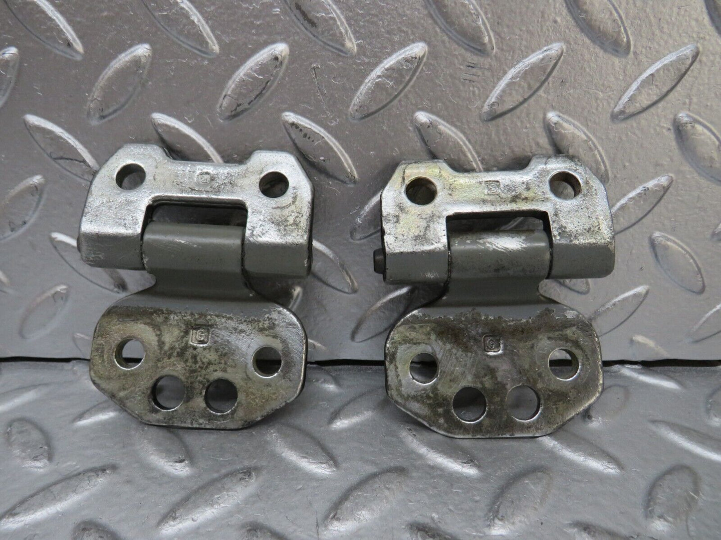 26700 Mercedes-Benz C124 220CE Coupe Right Door Hinge Pair