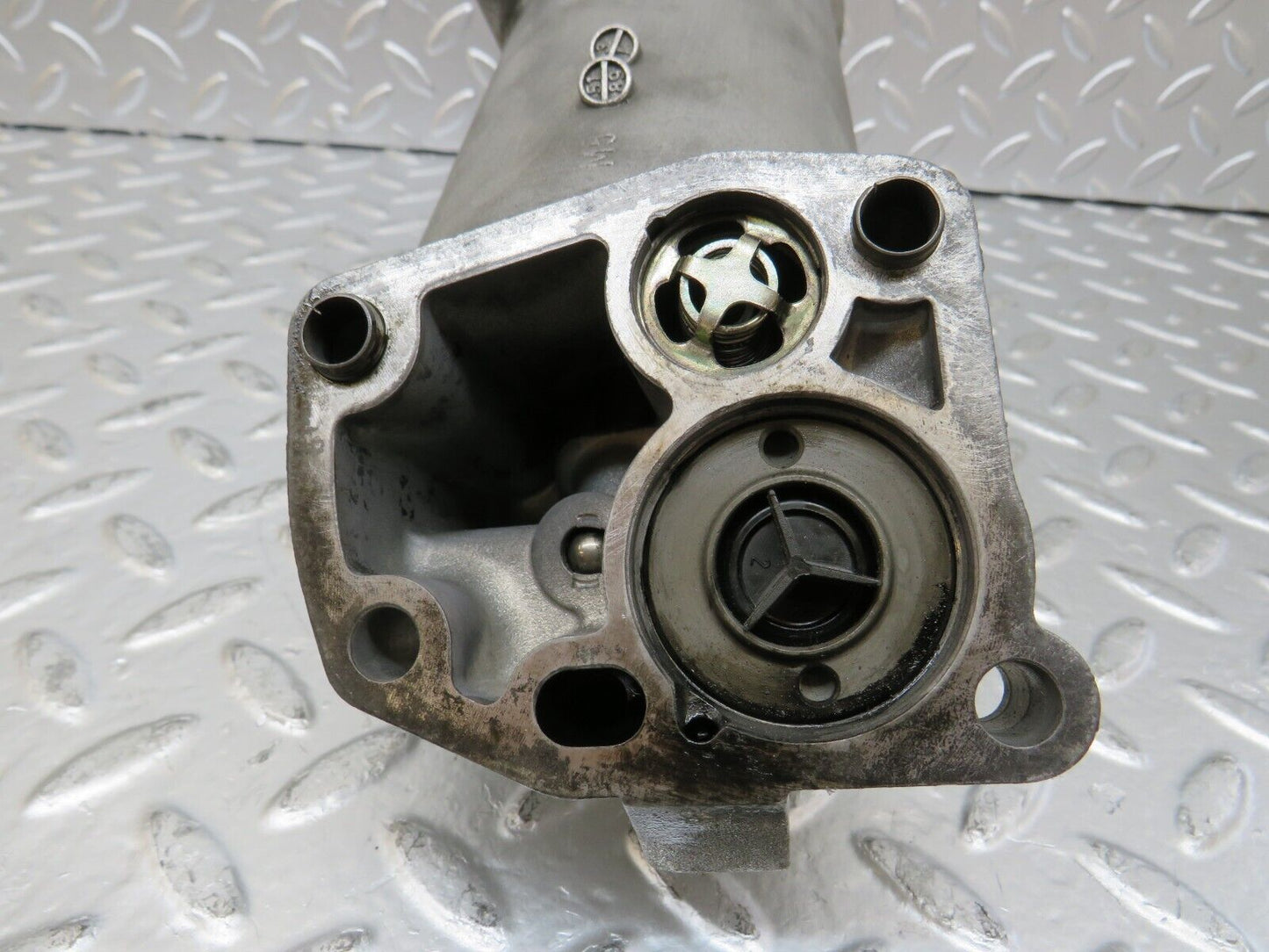 25364 Mercedes-Benz W201 190D Oil Filter Housing 6011840602