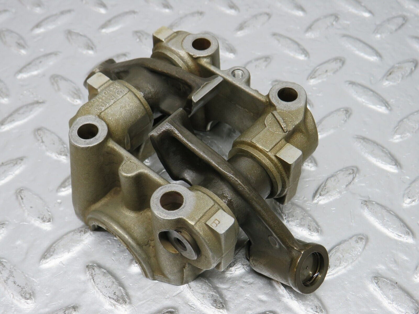 32625 Mercedes-Benz S124 300TE Rocker Arms Camshaft Bearing Block 1030510110