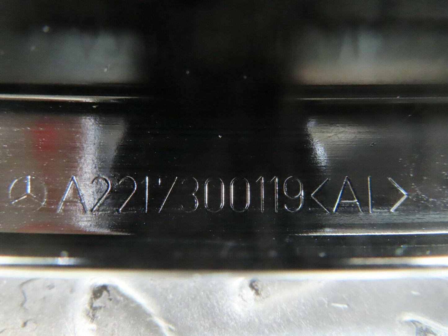 11200 Mercedes-Benz W221 S320 Rear Left Door Window Channel 2217300119