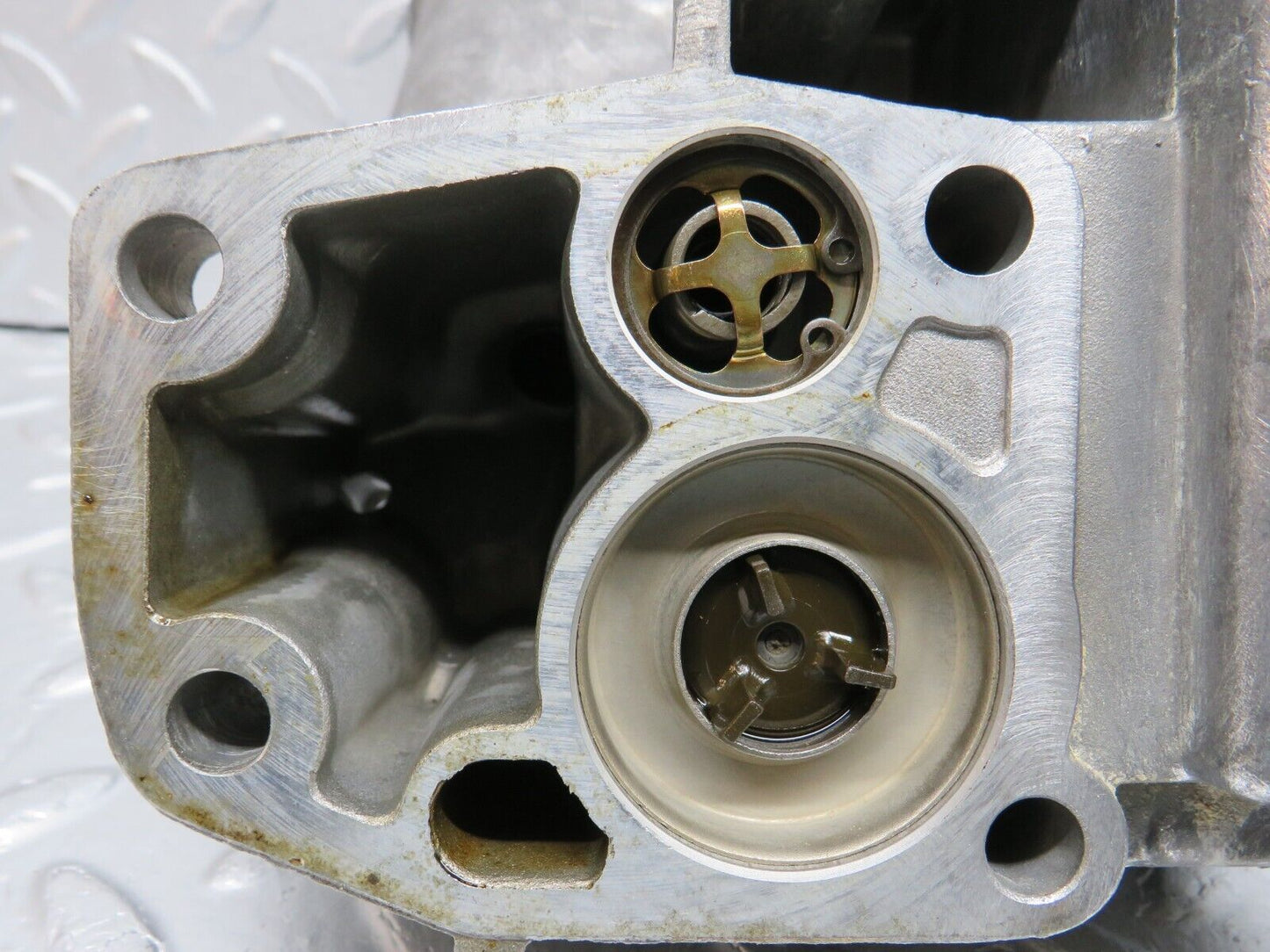 39789 Mercedes-Benz R129 320SL Coupe Oil Filter Housing 1041840095 1041845302 1041840608