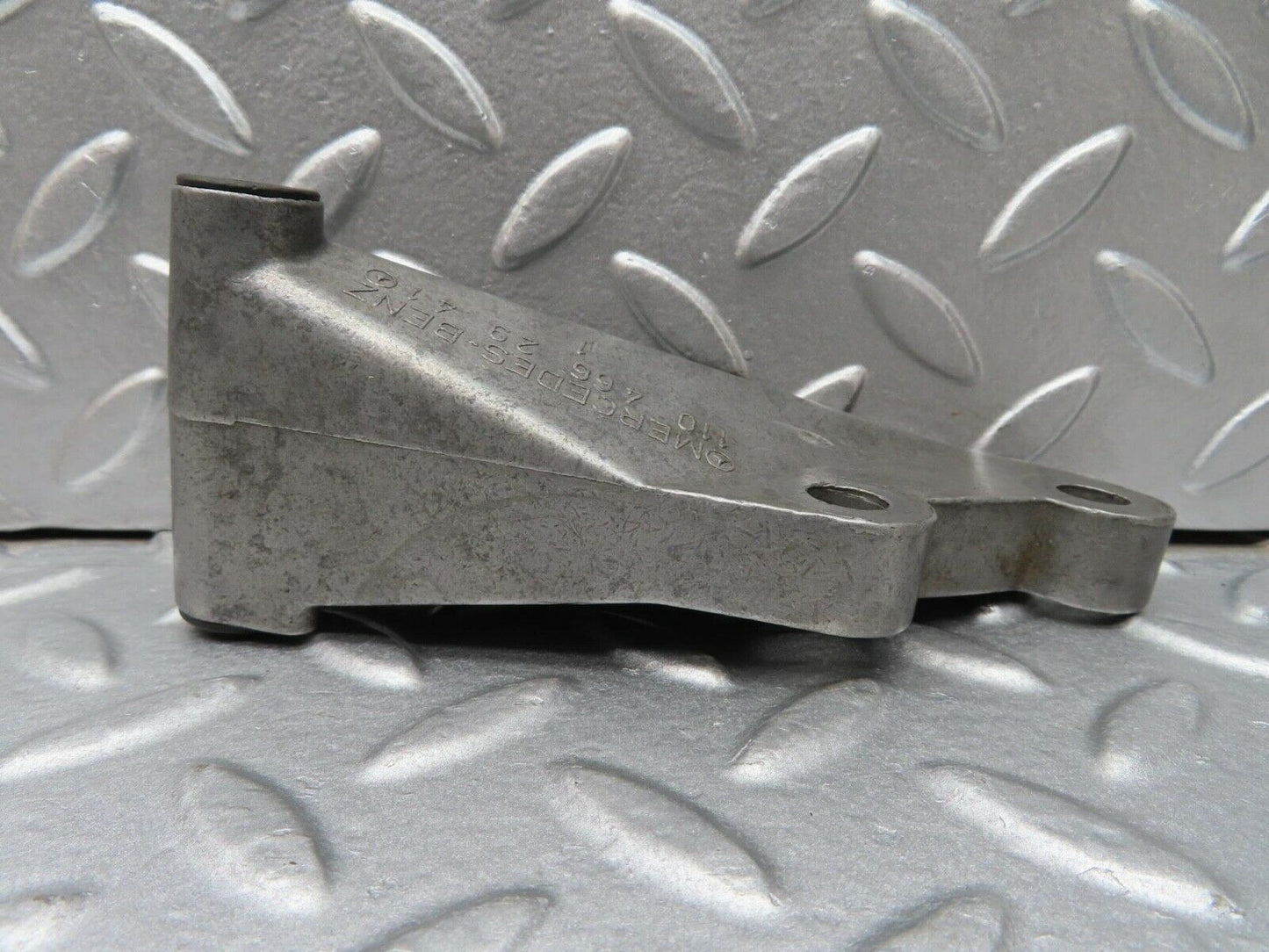 14046 Mercedes-Benz C107 280SLC Carrier Holder 1104662941