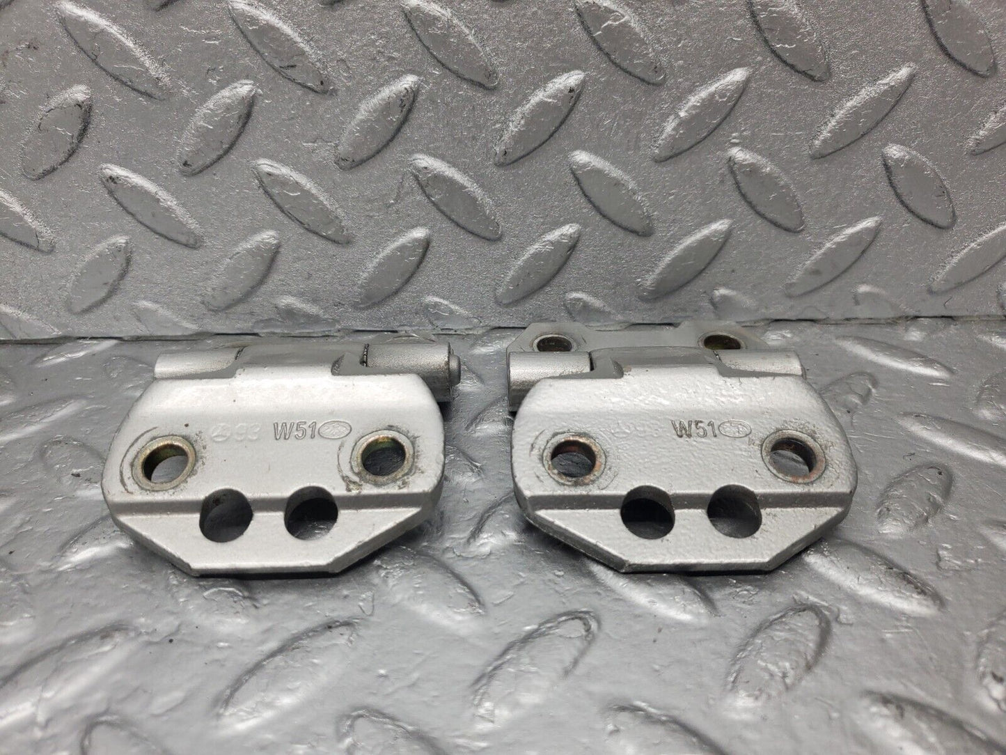 46143 Mercedes-Benz W124 Door Hinge Right Side