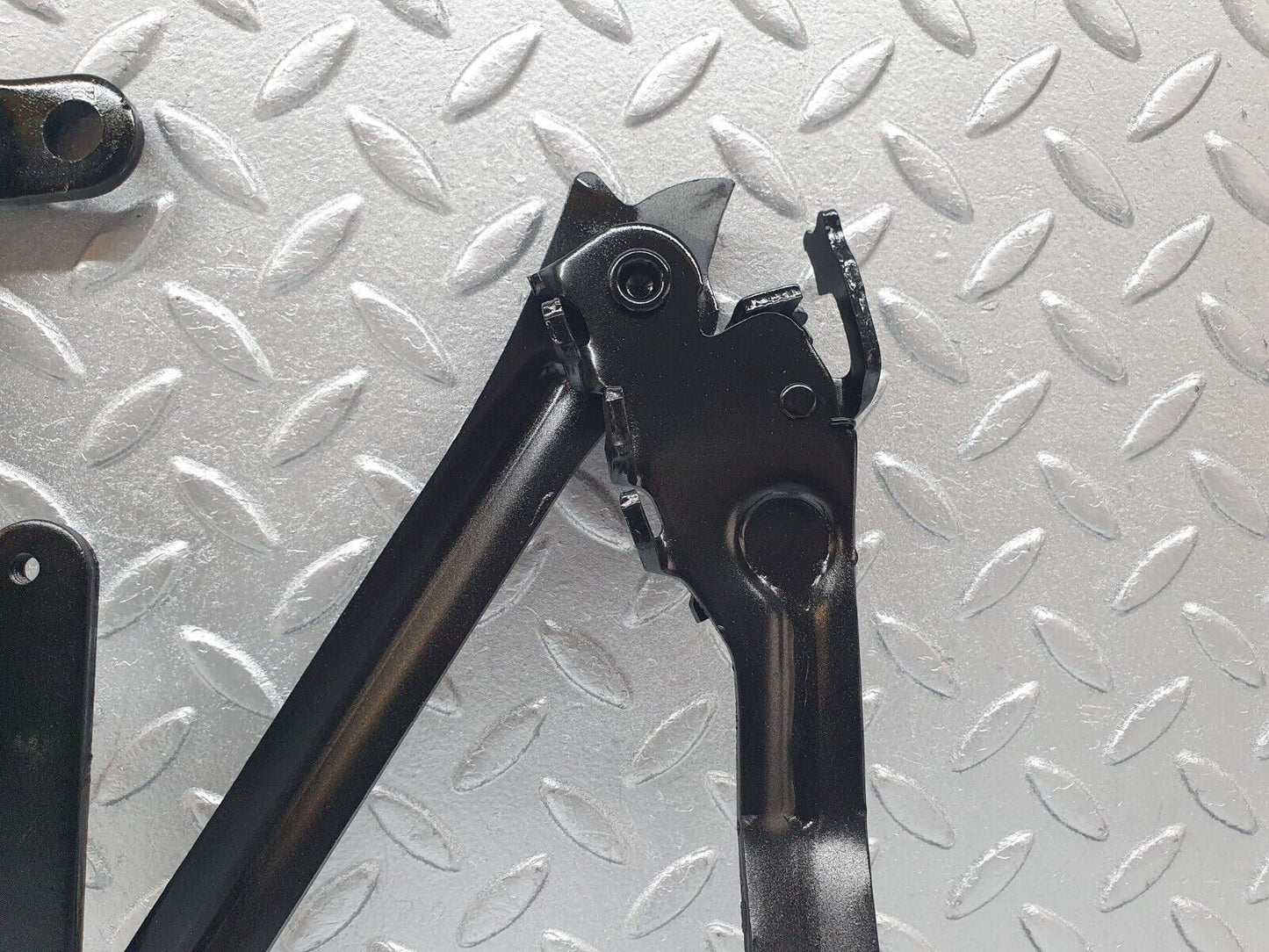 43945 Mercedes-Benz C123 230CE Coupe Bonnet Hinge Right Side