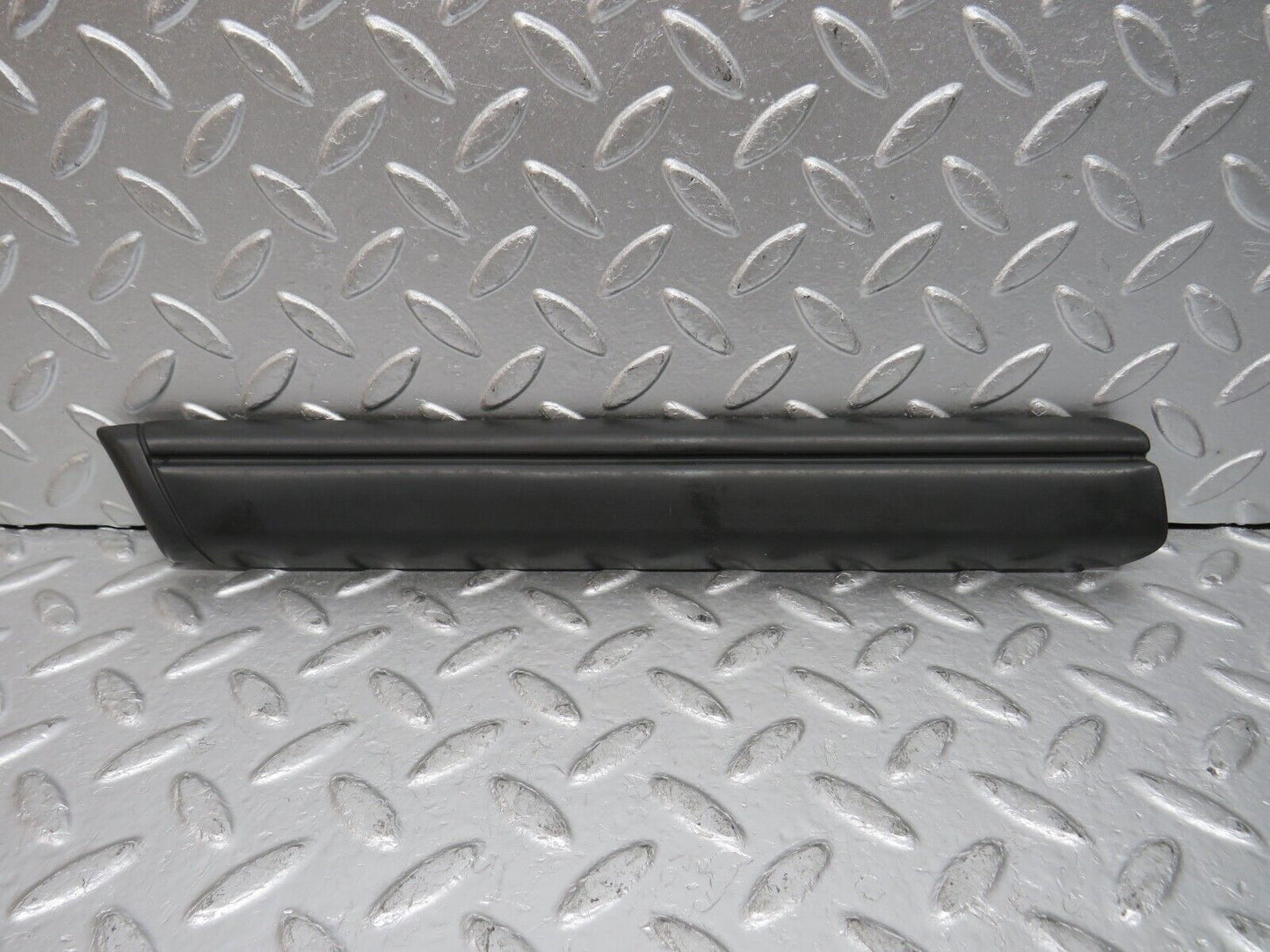 32298 Mercedes-Benz S124 300TE Wagon Front Left Fender Wing Centre Moulding Trim