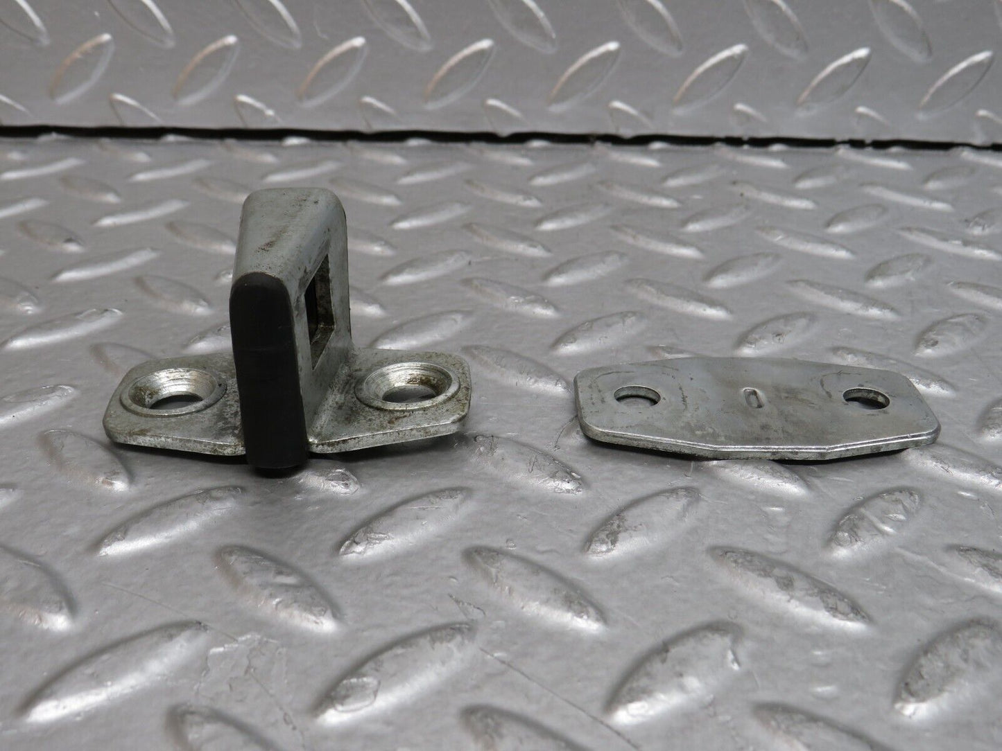 29571 Mercedes-Benz W124 230E Door Lock Latch