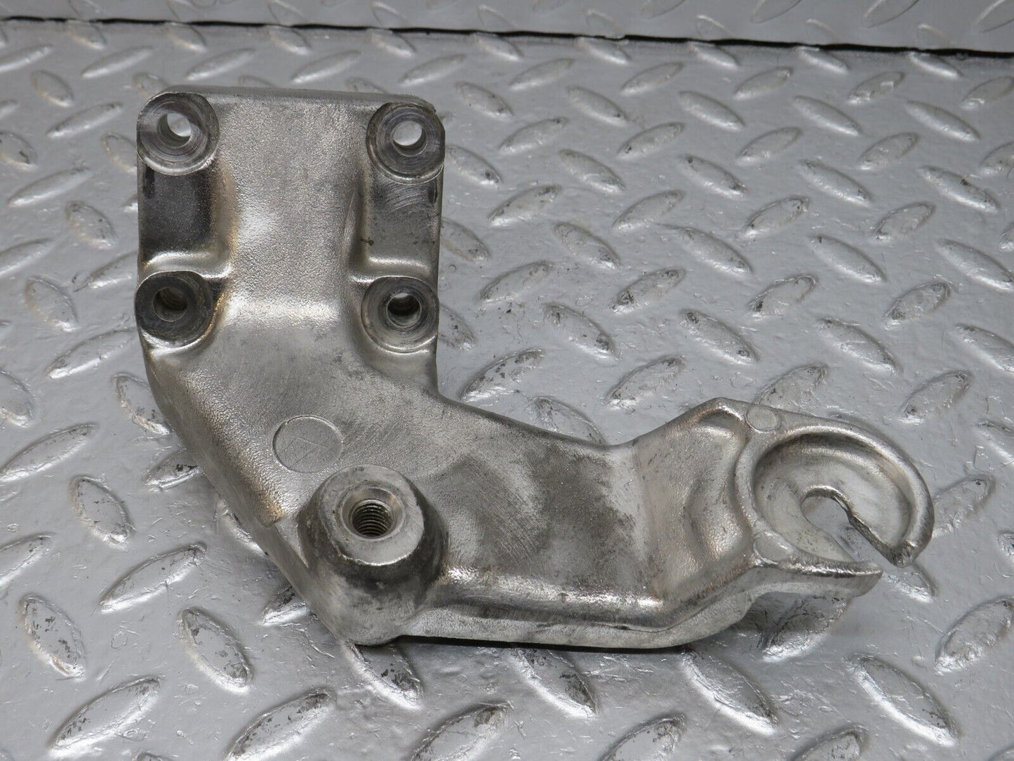 34507 Mercedes-Benz C126 380SEC Engine Mount Bracket Left Side 1162235004