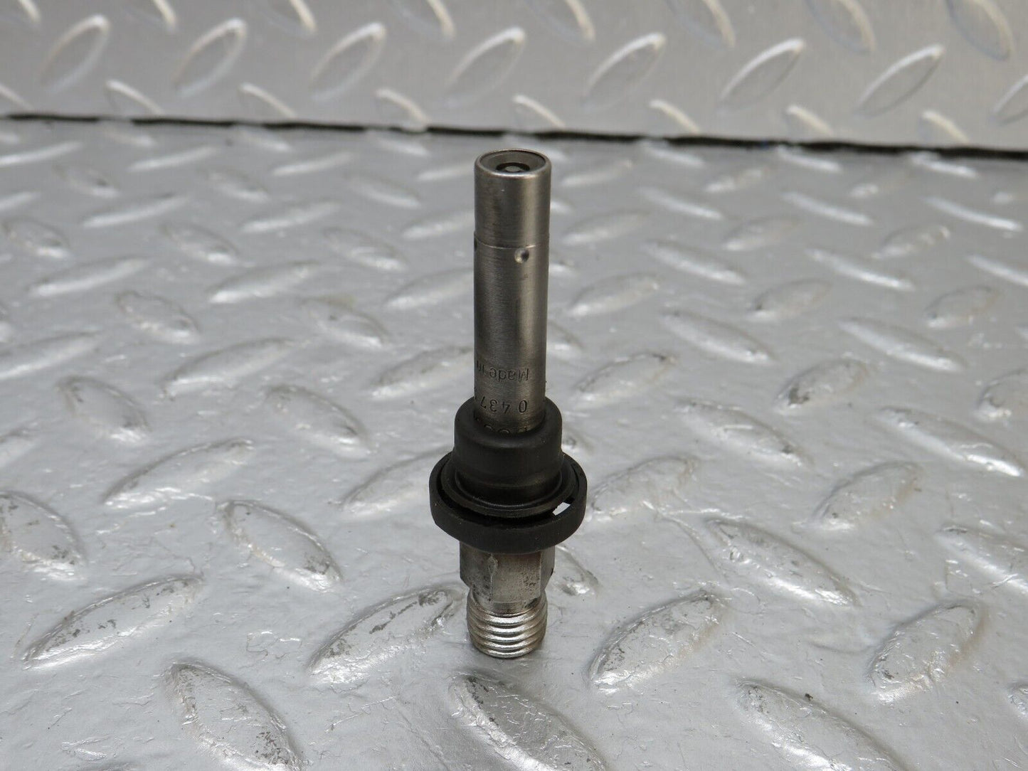 34128 Mercedes-Benz W124 260E Fuel Injector Bosch 0437502010