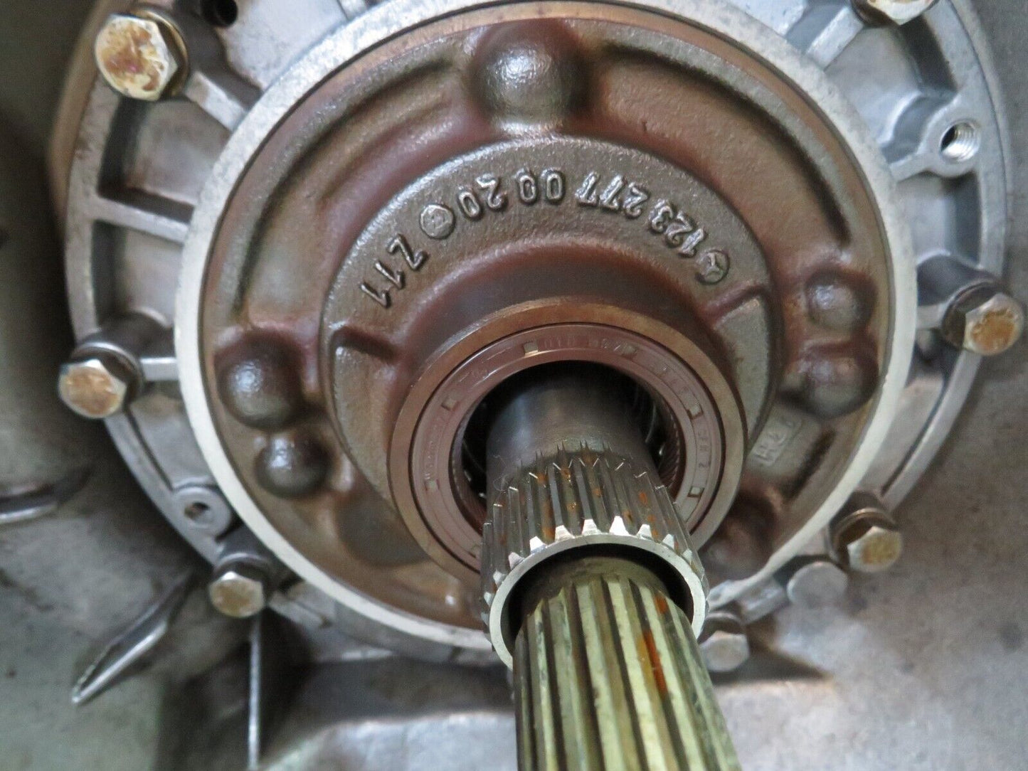25640 Mercedes-Benz W123 200 Automatic Gearbox 722.406 1232706701 1232711801