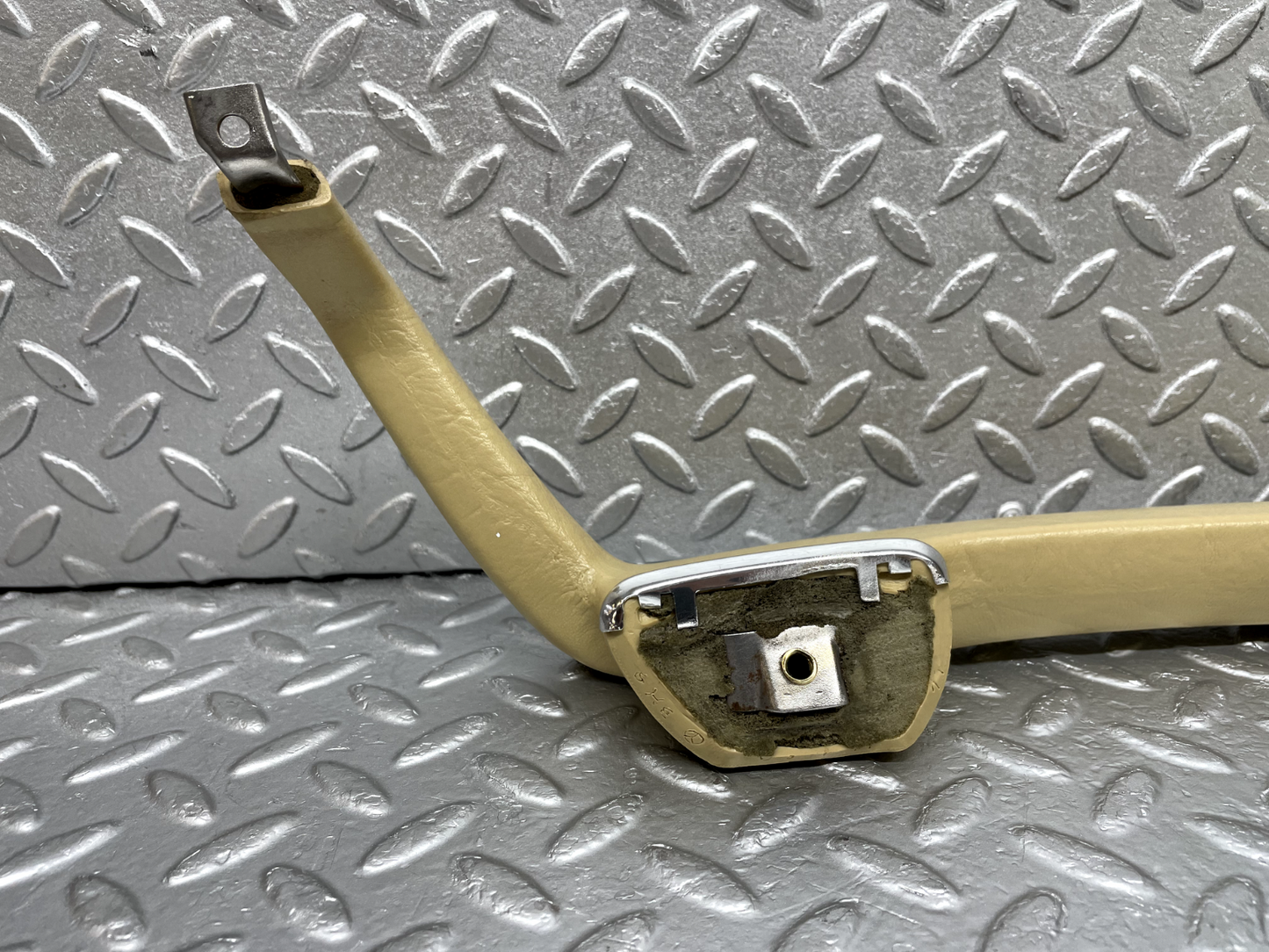 44261 Mercedes-Benz W123 280E Interior Door Handle Beige Left 1239701701