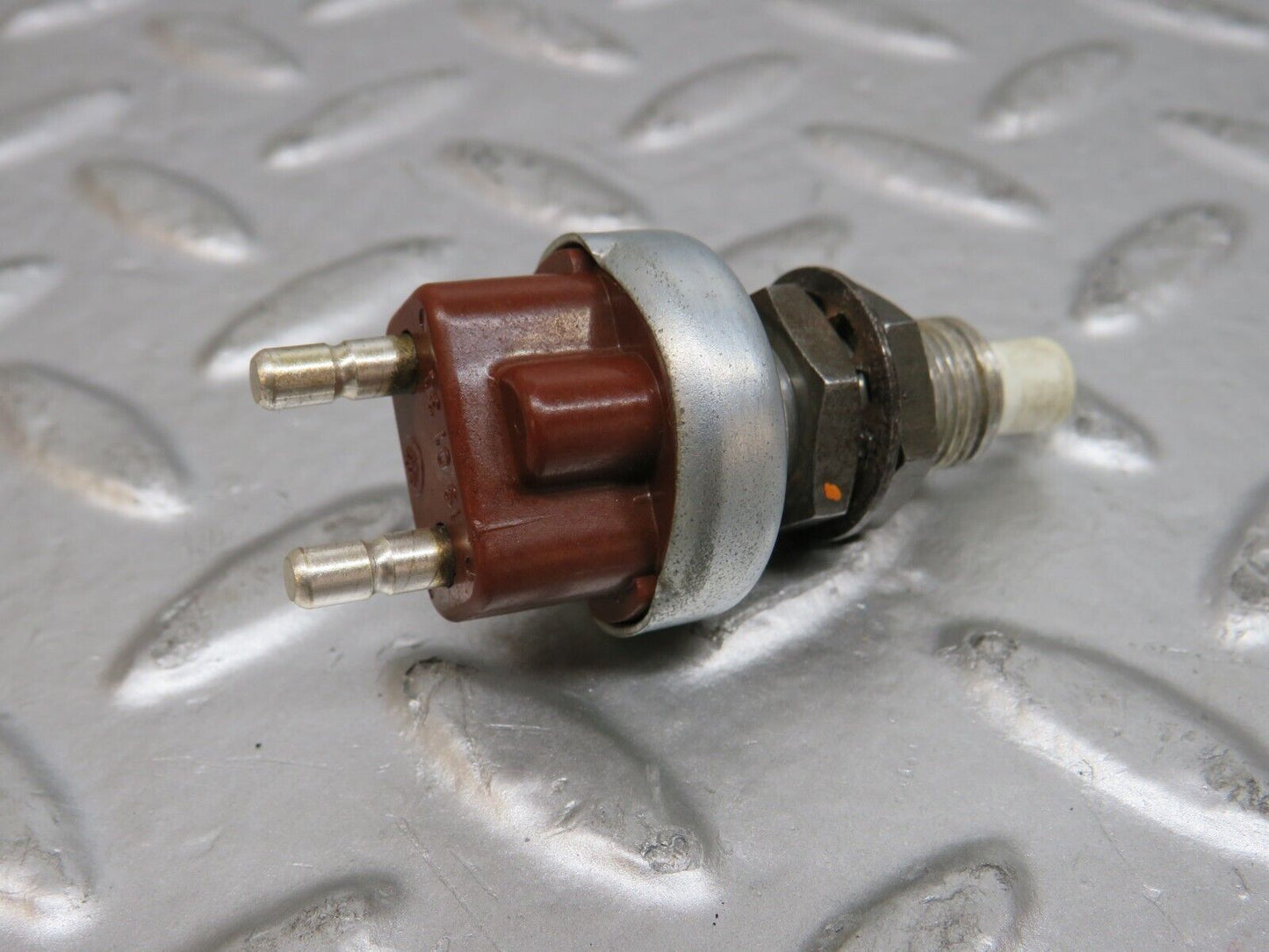 25431 Mercedes-Benz W123 200 Brake Light Contact Switch 190130