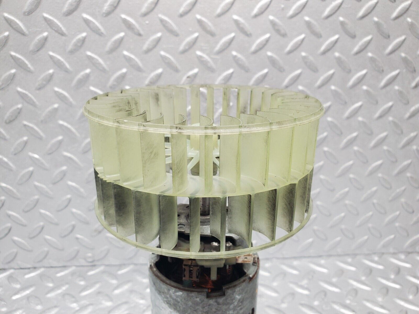 46773 Mercedes-Benz R129 320SL Coupe Heater Blower Motor Bosch 0130111190