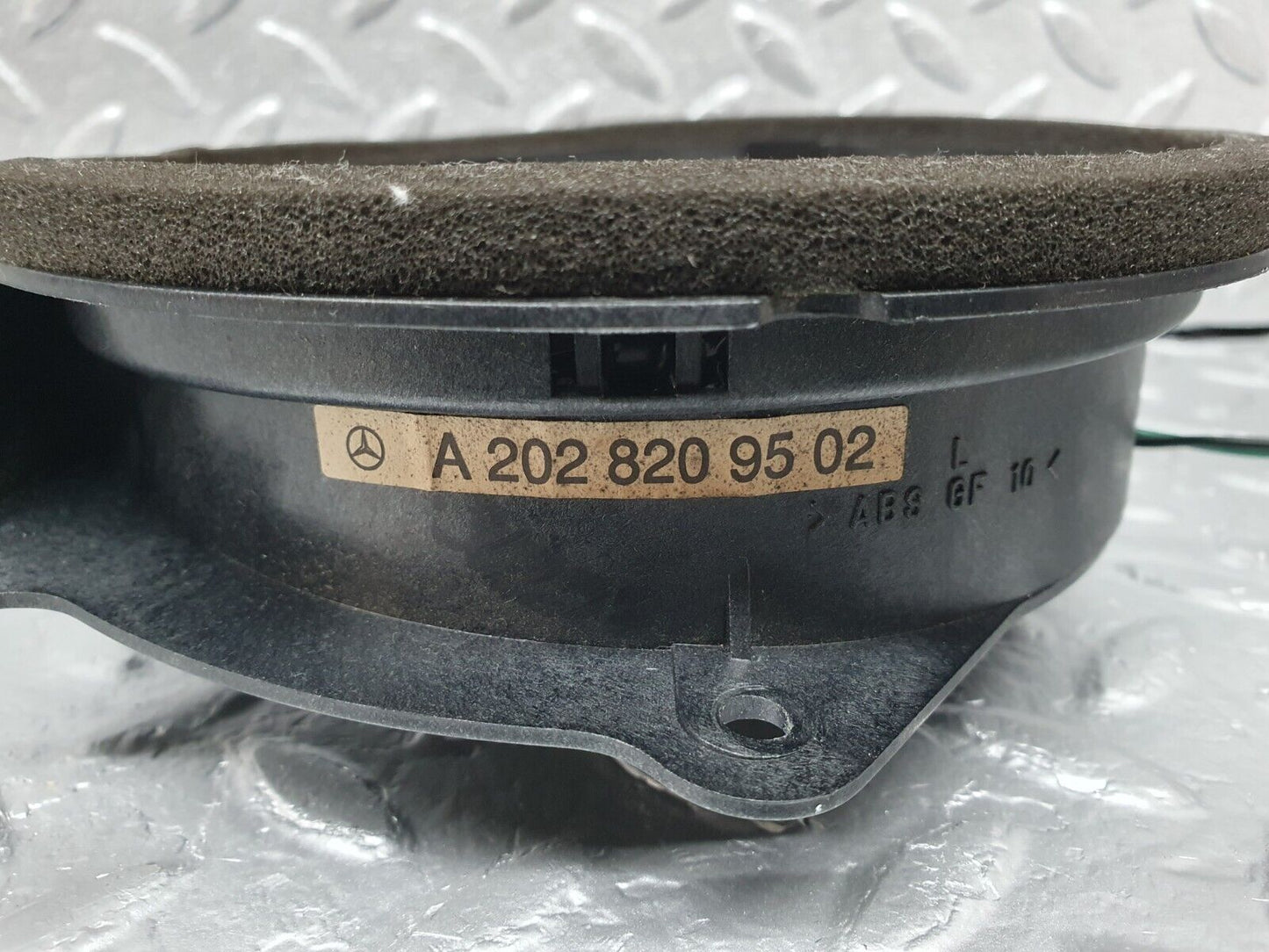 41809 Mercedes-Benz W202 C200 Front Door Loudspeaker Left 2028209502