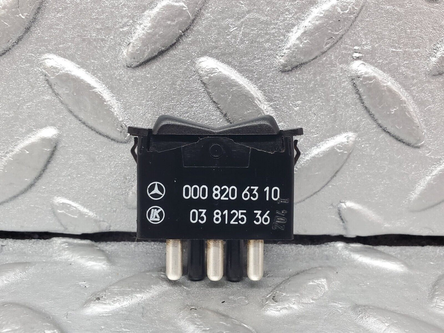 44363 Mercedes-Benz W123 280E Sunroof Switch 0008206310