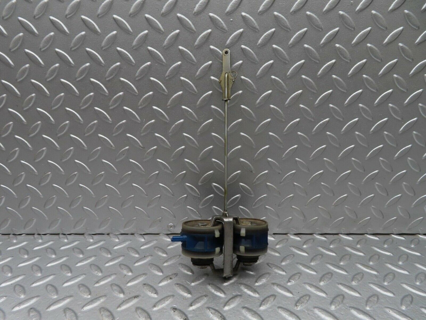 14288 Mercedes-Benz W116 350SE Front Left Door Lock Vacuum Actuator