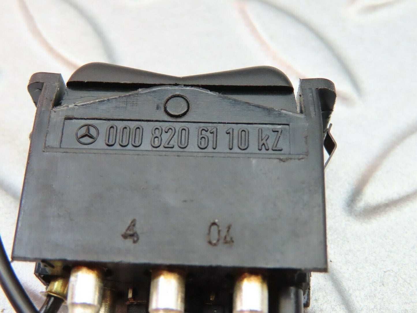 5804 Mercedes-Benz W123 200 Rear Window Defroster Switch 0008206110
