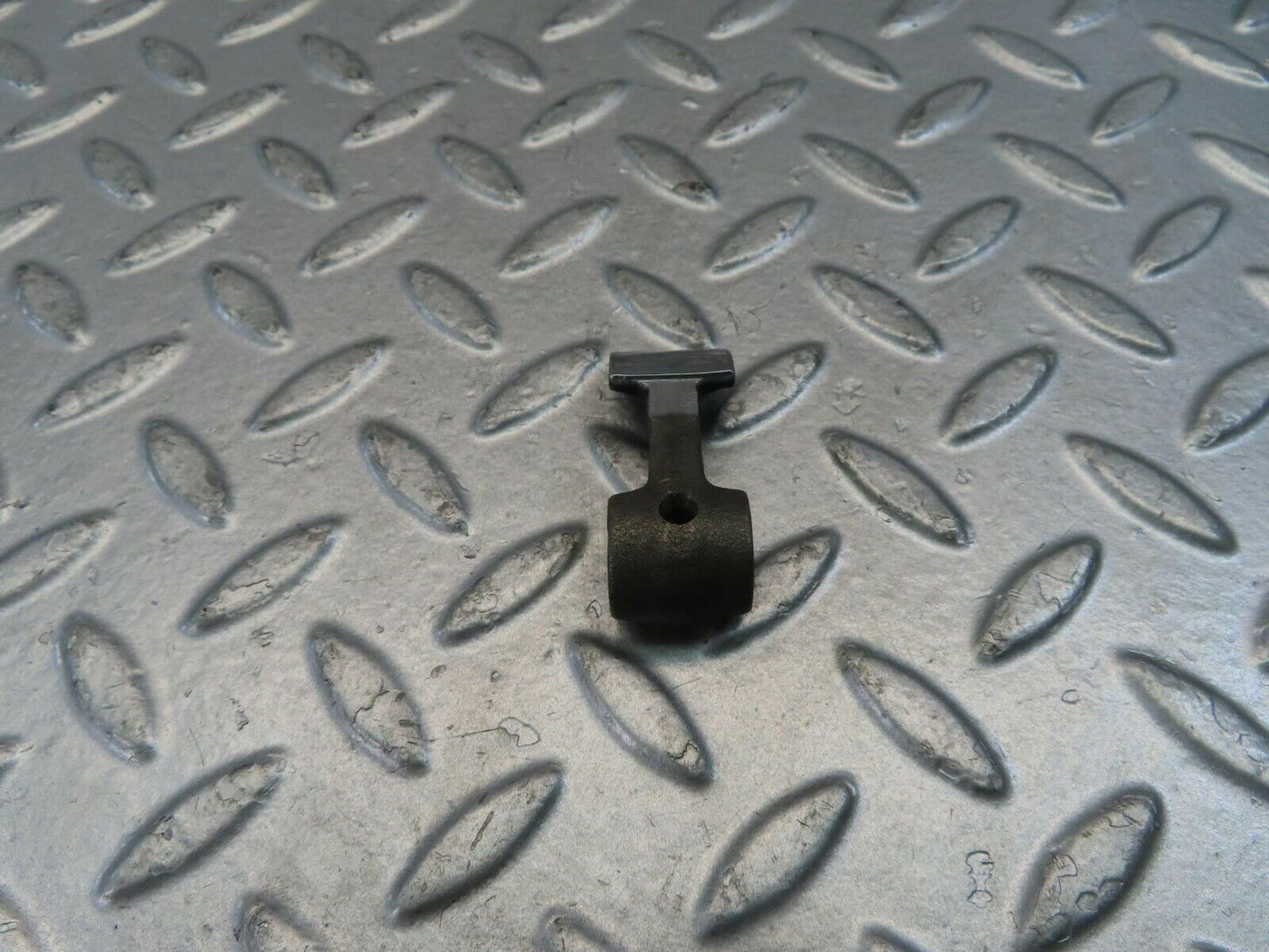 10974 Mercedes-Benz W115 220D Rocker Arm