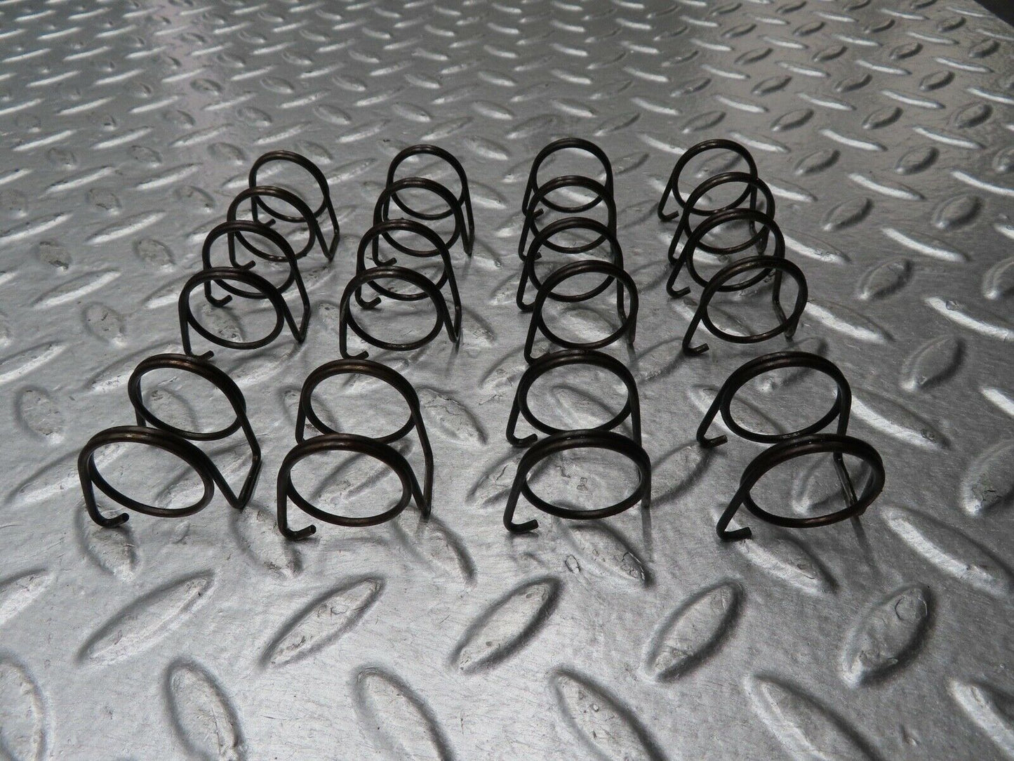 18313 Mercedes-Benz W111 220SE Coupe Rocker Arm Retaining Spring