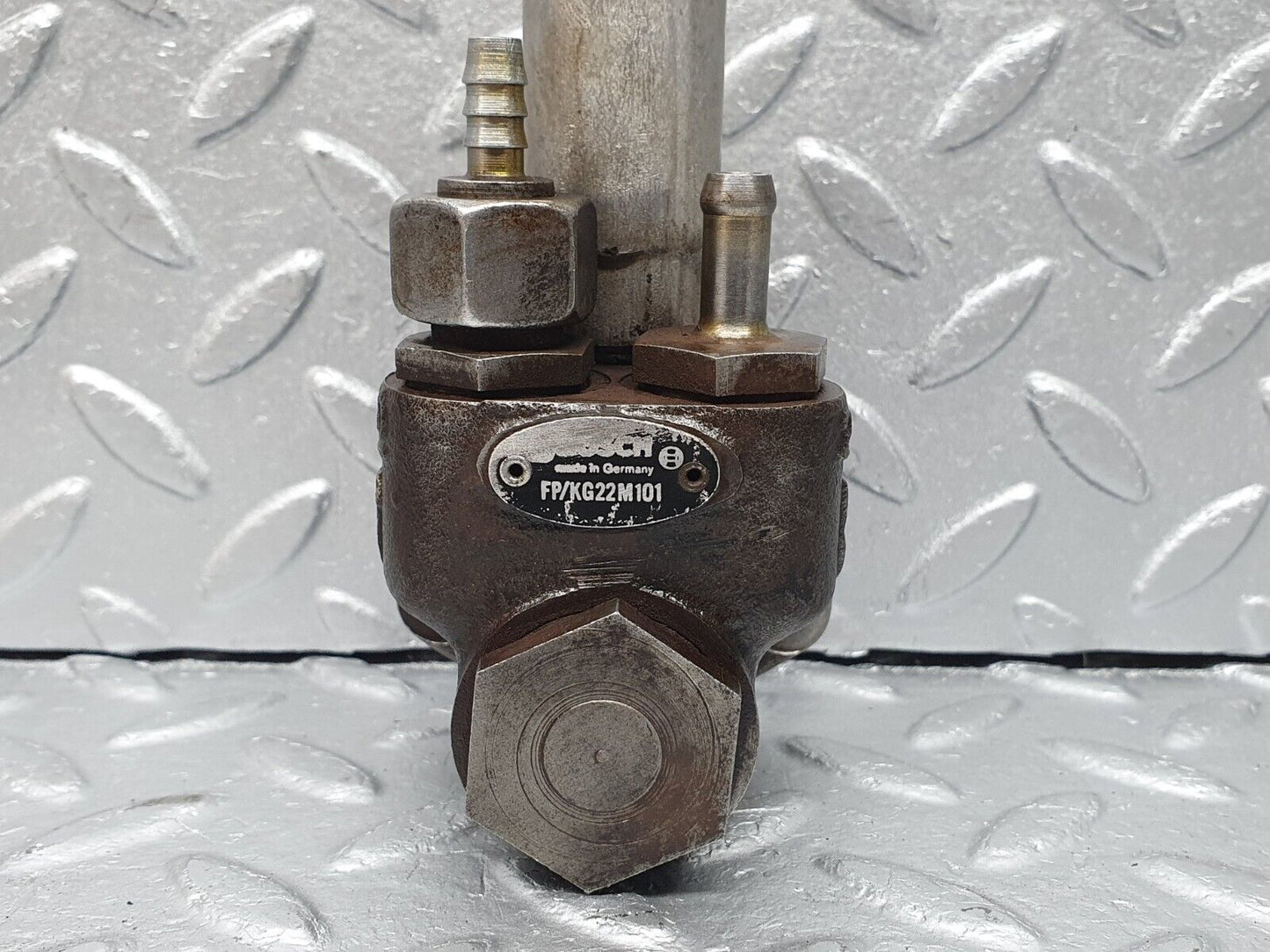 40852 Mercedes-Benz W123 300D Manual Diesel Bleed Pump Bosch FP/KG22M101