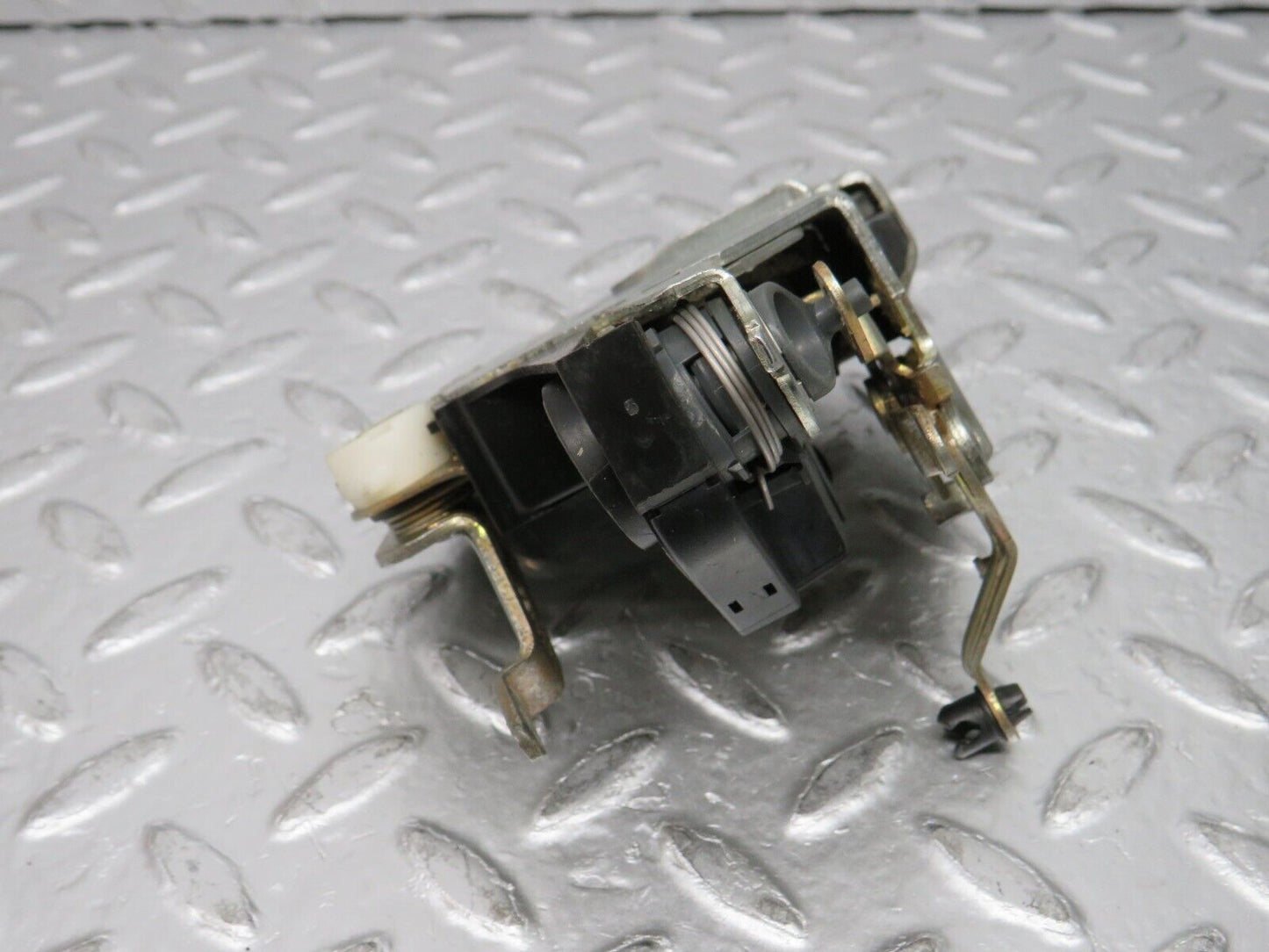 31391 Mercedes-Benz S124 220TE Wagon Front Right Door Lock Mechanism