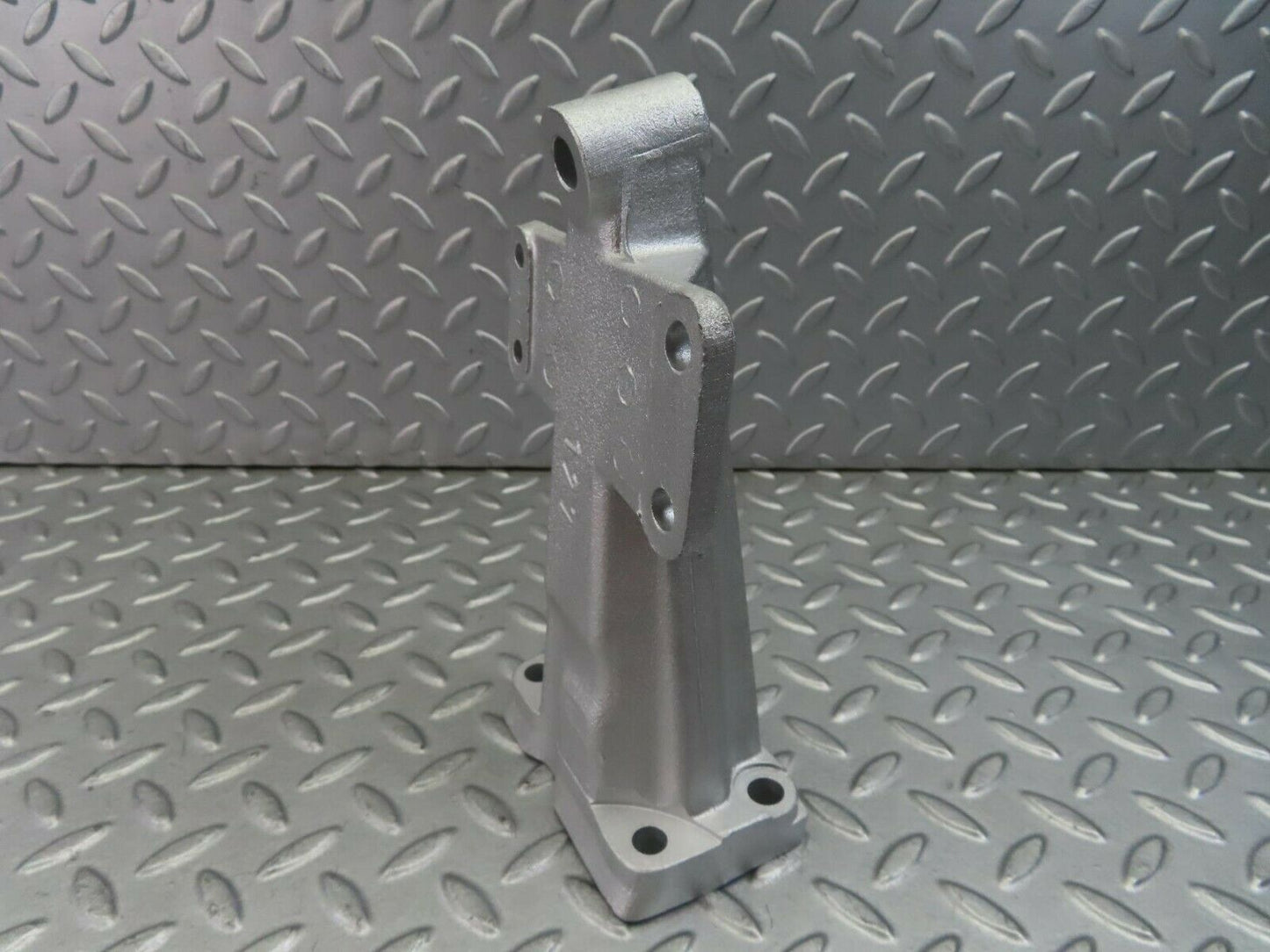 8506 Mercedes-Benz W111 Engine Mount Bracket Left Side 1272230204