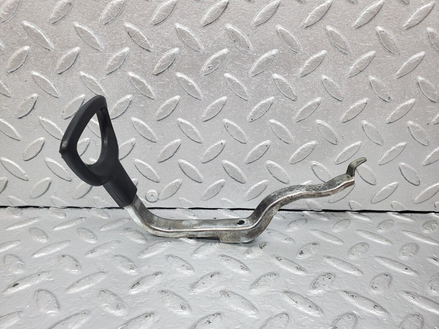 44413 Mercedes-Benz W123 280E Front Right Seat Side Height Adjust Handle