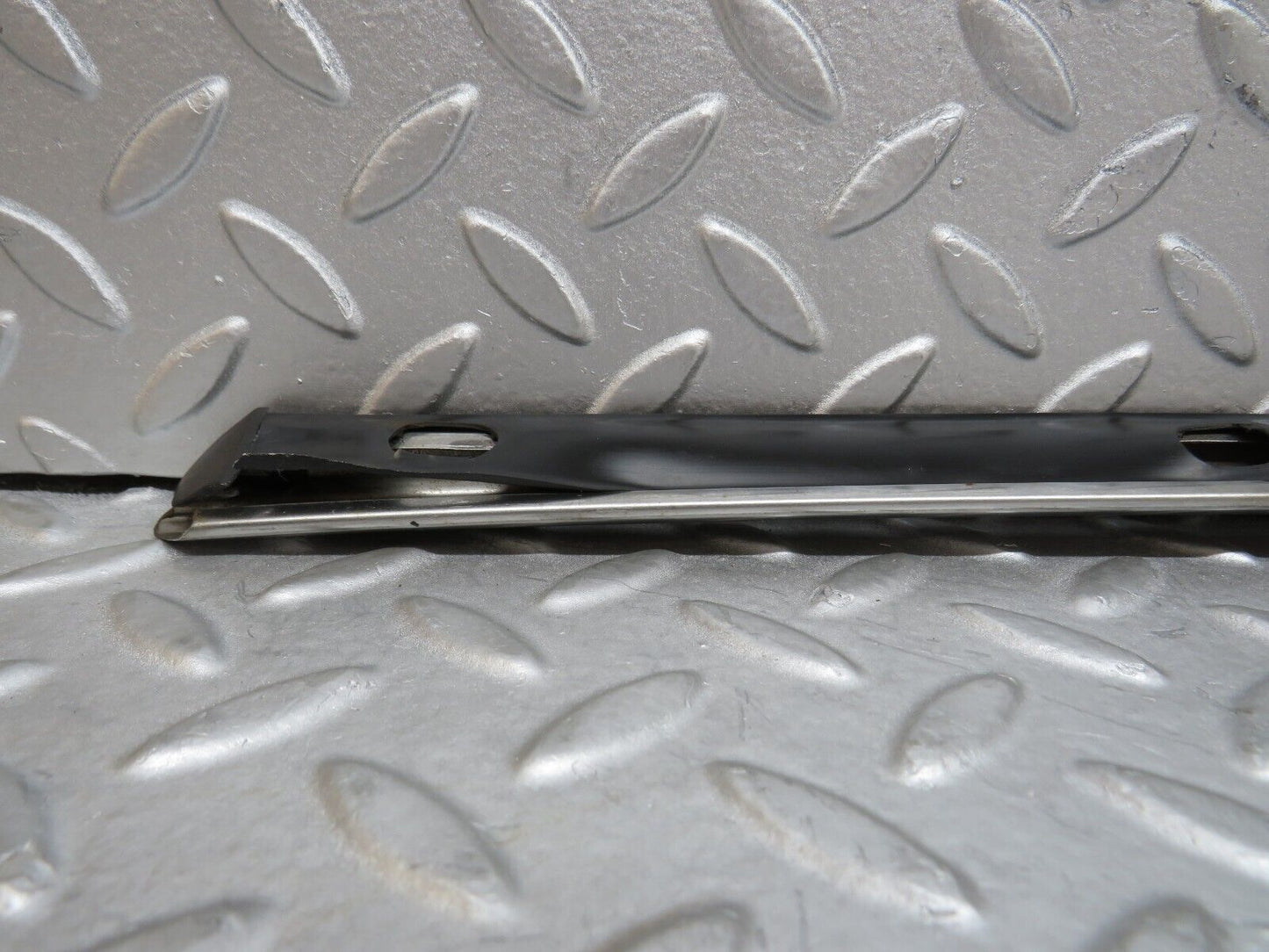 37309 Mercedes-Benz W109 300SEL Front Right Door Centre Moulding Trim
