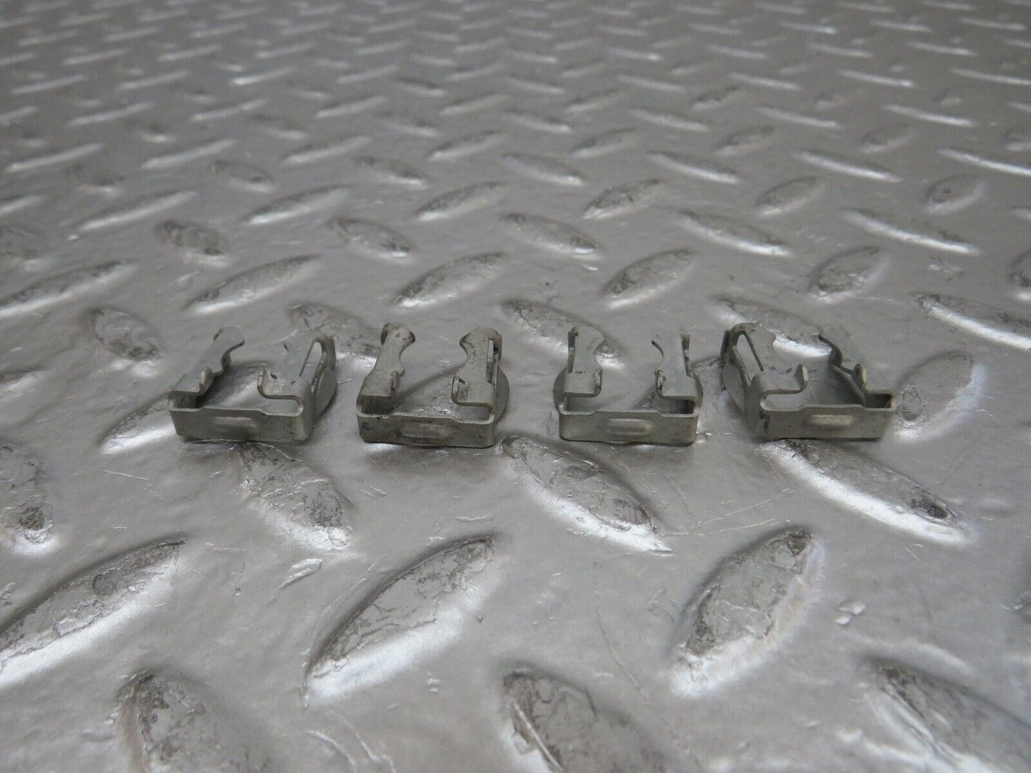 26717 Mercedes-Benz C124 220CE Coupe Fuel Injector Bracket Holder Set