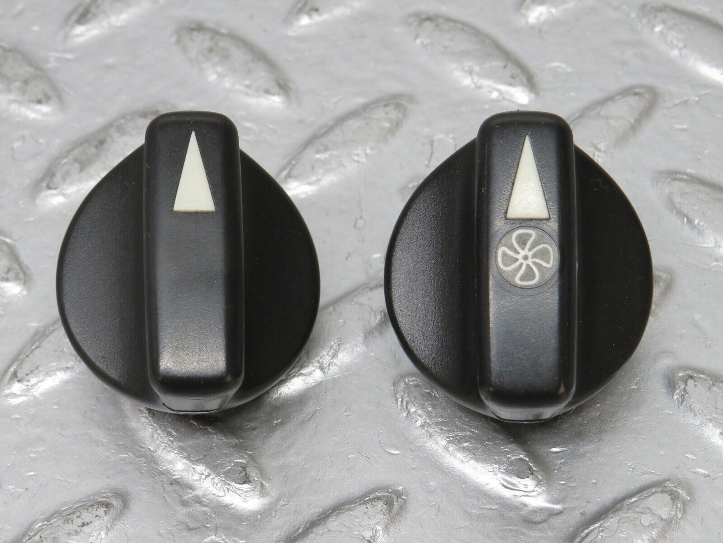 32721 Mercedes-Benz S124 300TE Wagon Heater Control Knob