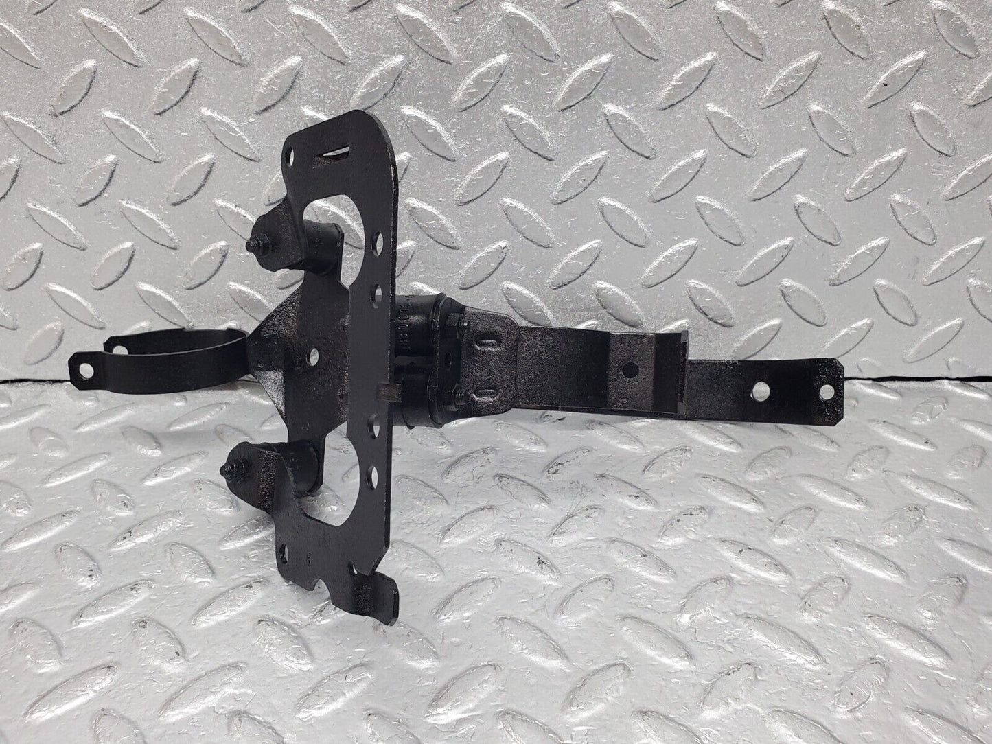 45926 Mercedes-Benz W126 420SE Fuel Pump Fuel Filter Bracket