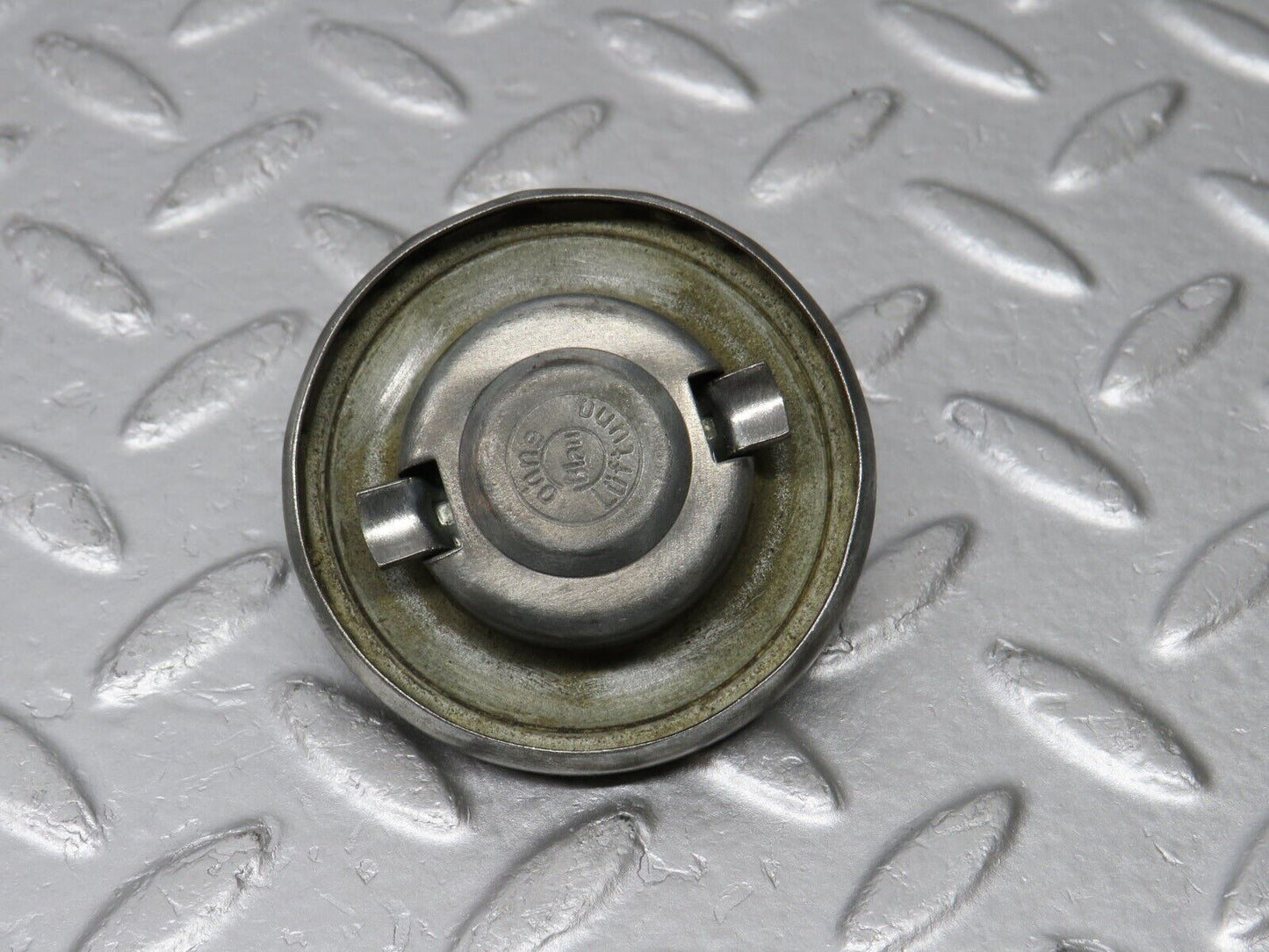 38592 Mercedes-Benz W108 Oil Filler Cap
