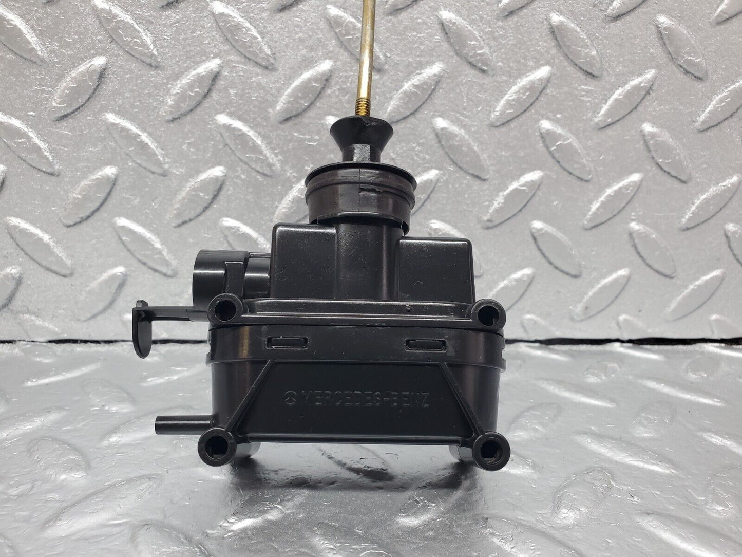 45642 Mercedes-Benz W126 420SE Front Left Door Lock Vacuum Actuator