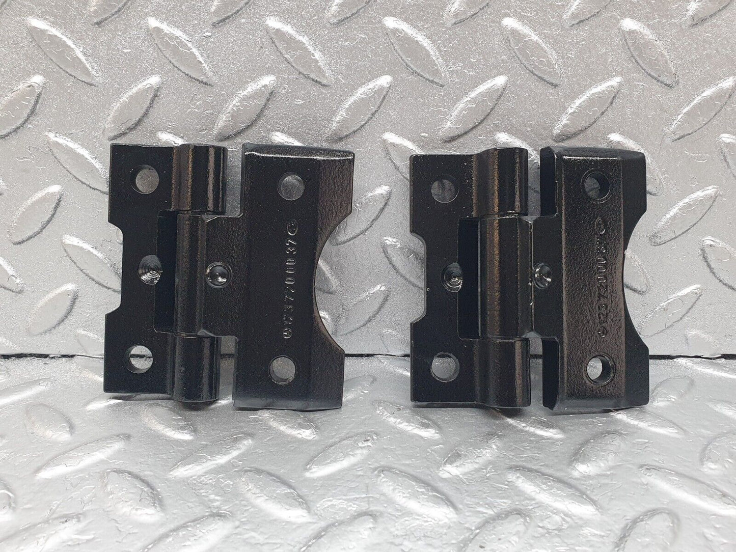 43932 Mercedes-Benz C123 230CE Coupe Door Hinge Pair Right Side 1237200037