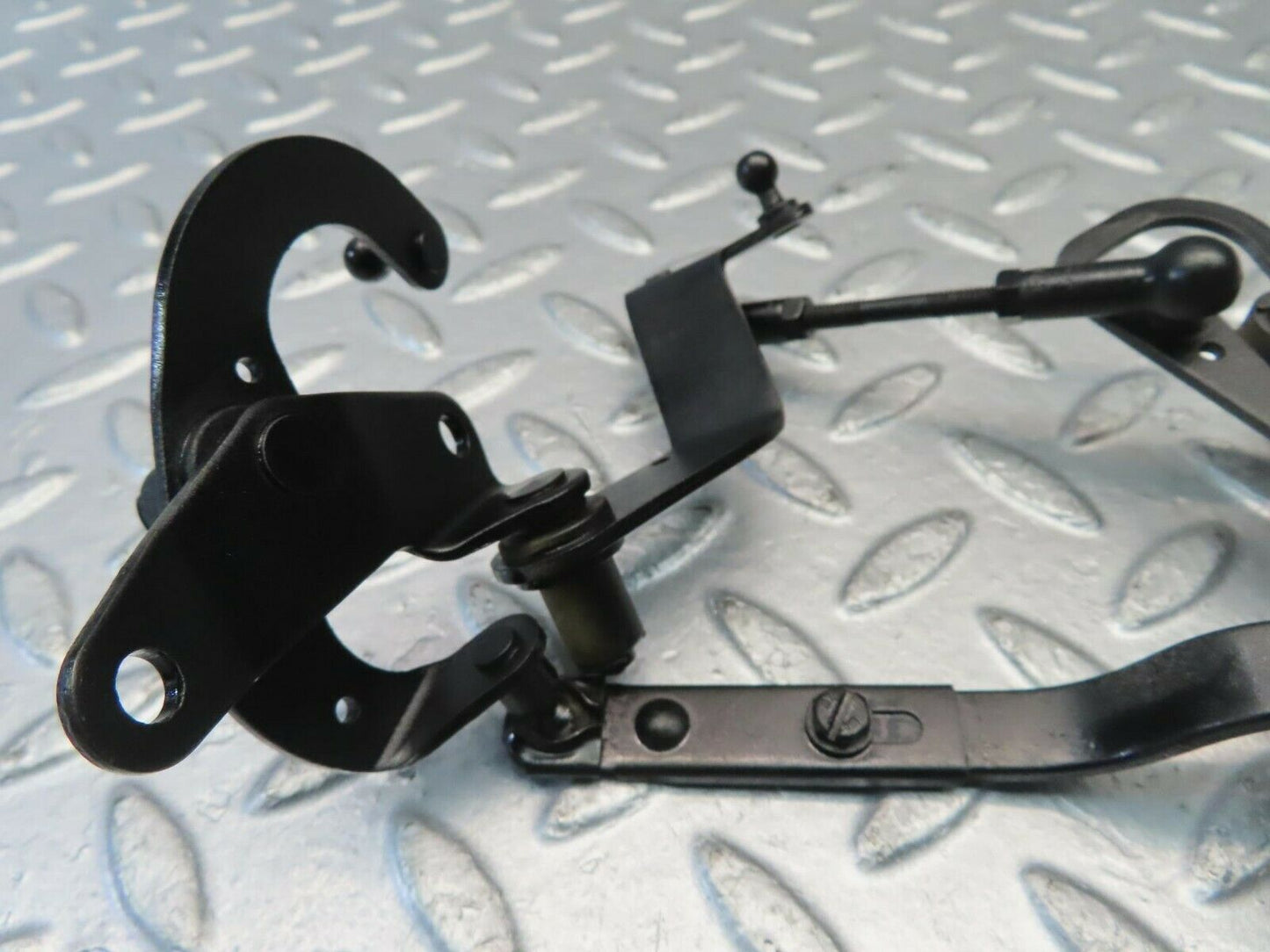 10922 Mercedes-Benz W123 230E Throttle Linkage