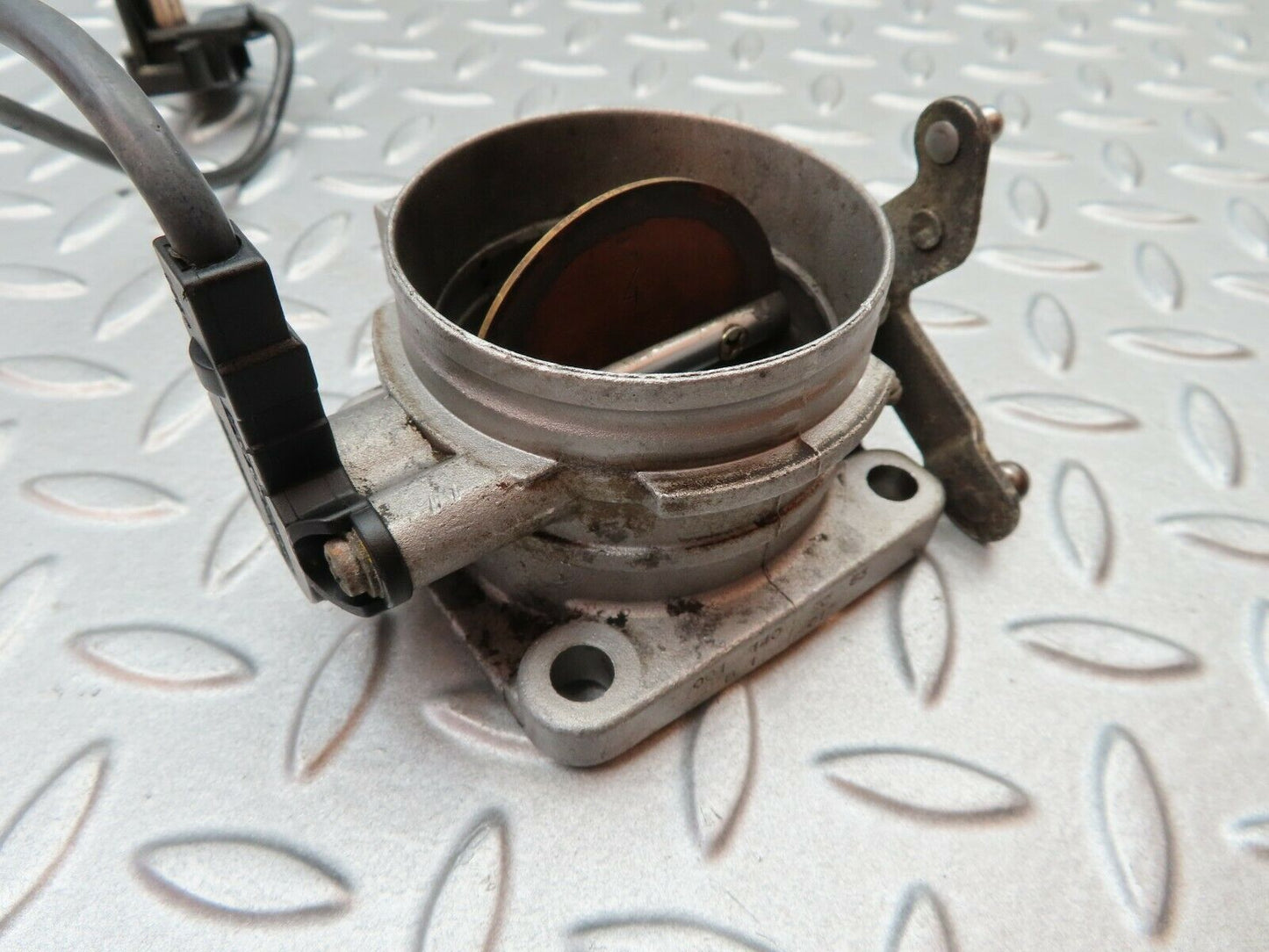 5610 Mercedes-Benz W124 230E Throttle Body Valve With Switch 0011409053