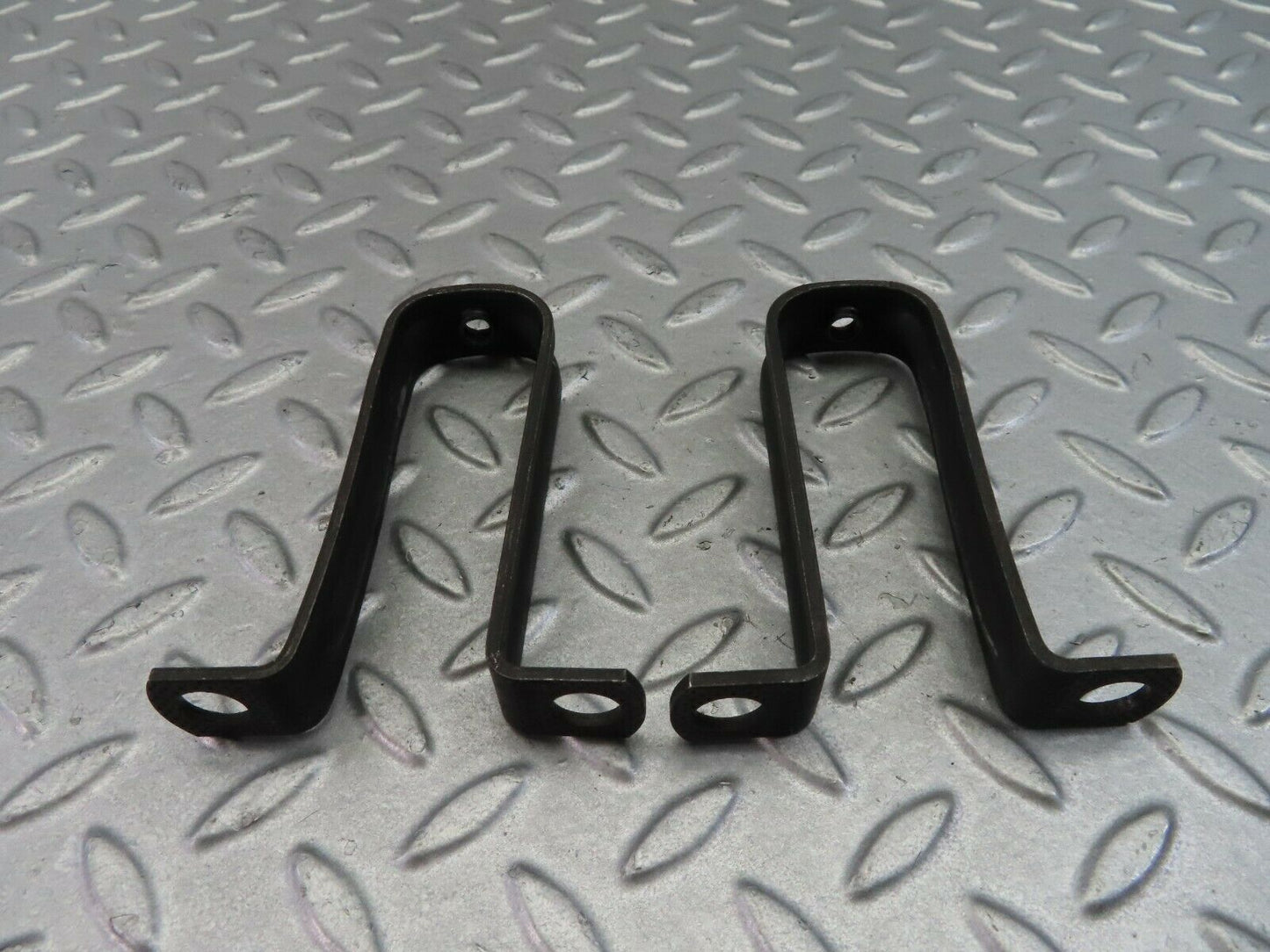 8047 Mercedes-Benz W115 220D Rocker Cover Supports