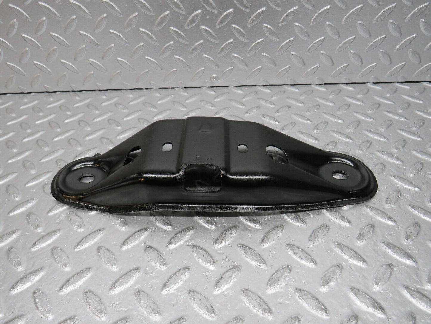 31672 Mercedes-Benz W201 190LE 1.8L Gearbox Mount Bracket