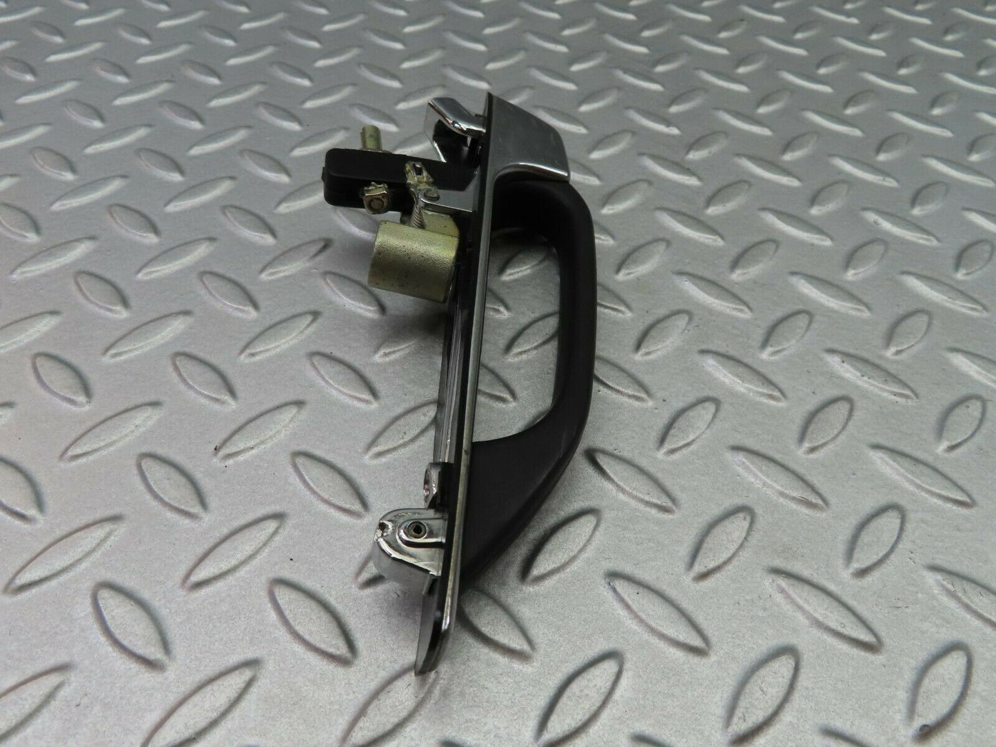 5826 Mercedes-Benz W123 200 Exterior Door Handle Rear 1237600359